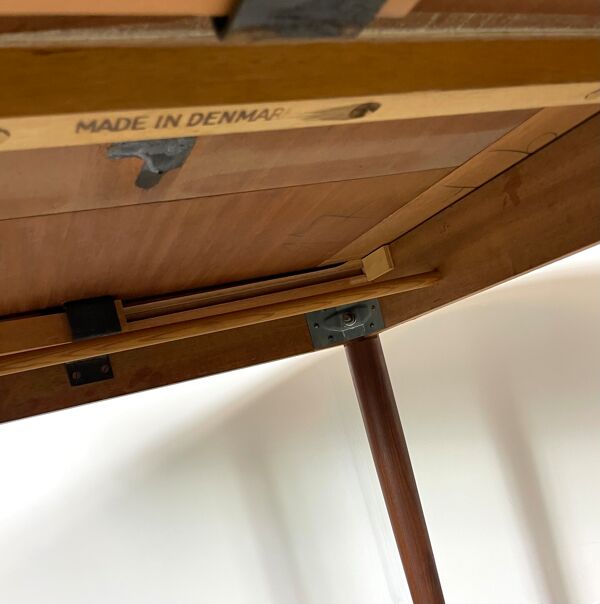 Table à manger ronde danoise extensible en teck des années 1960