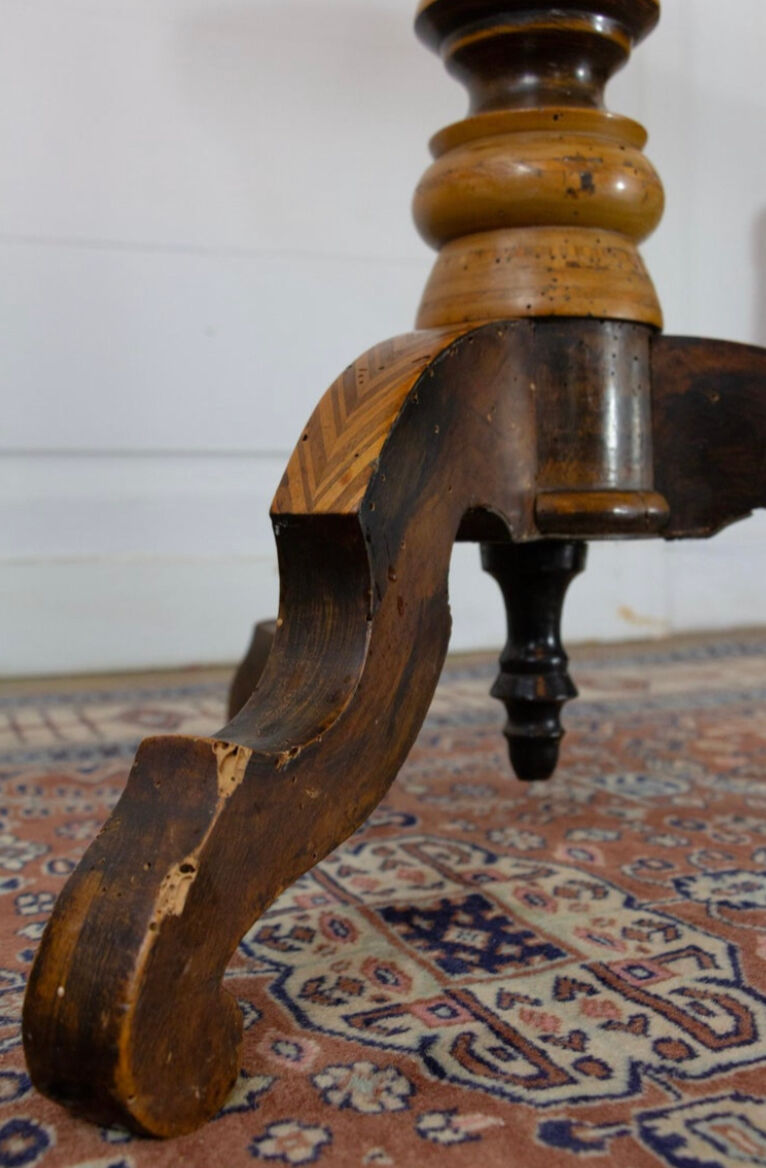 Tripod pedestal table in marquetry and mixed wood, Italy, 19th century
