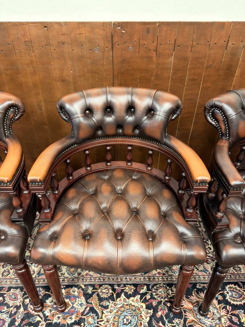Ensemble de fauteuils Chesterfield anglais classiques