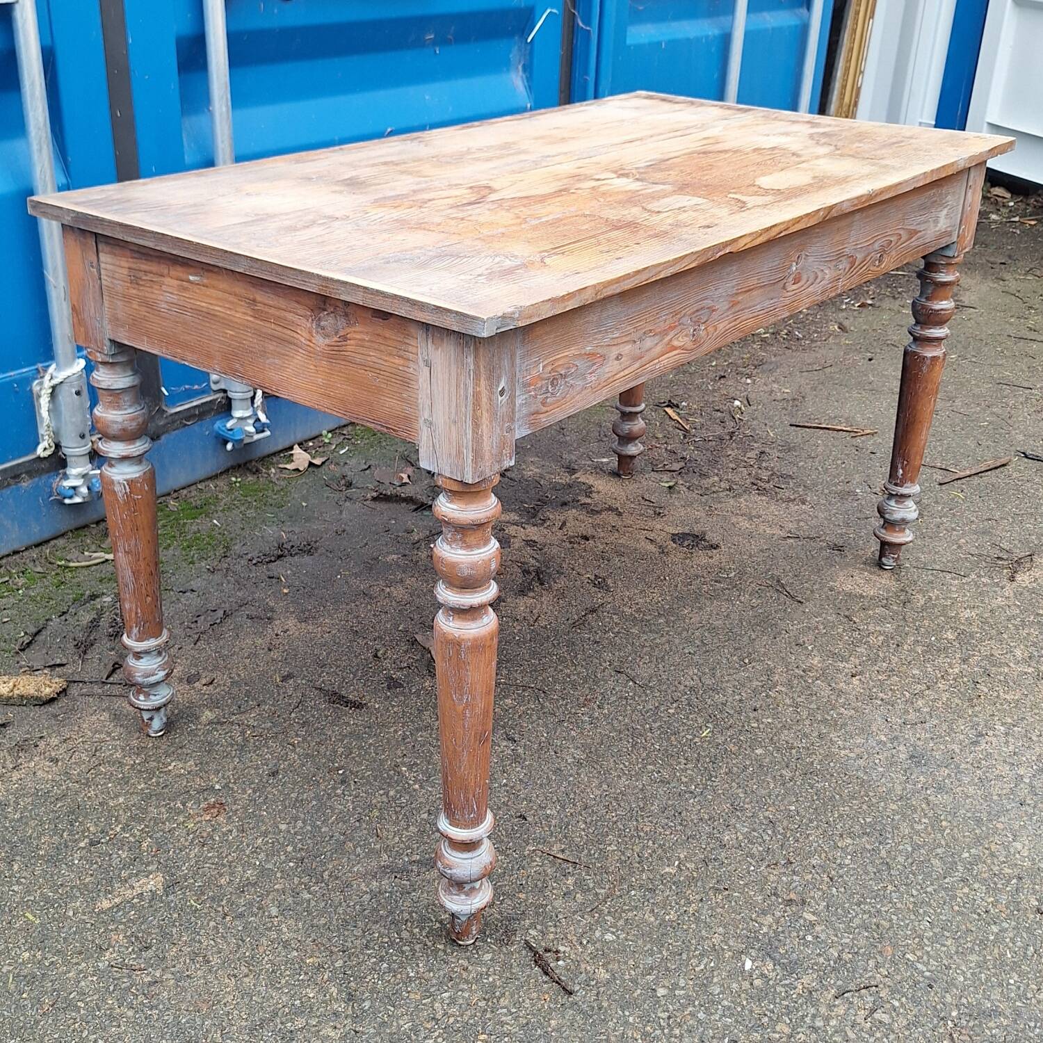 Table de ferme en bois patiné