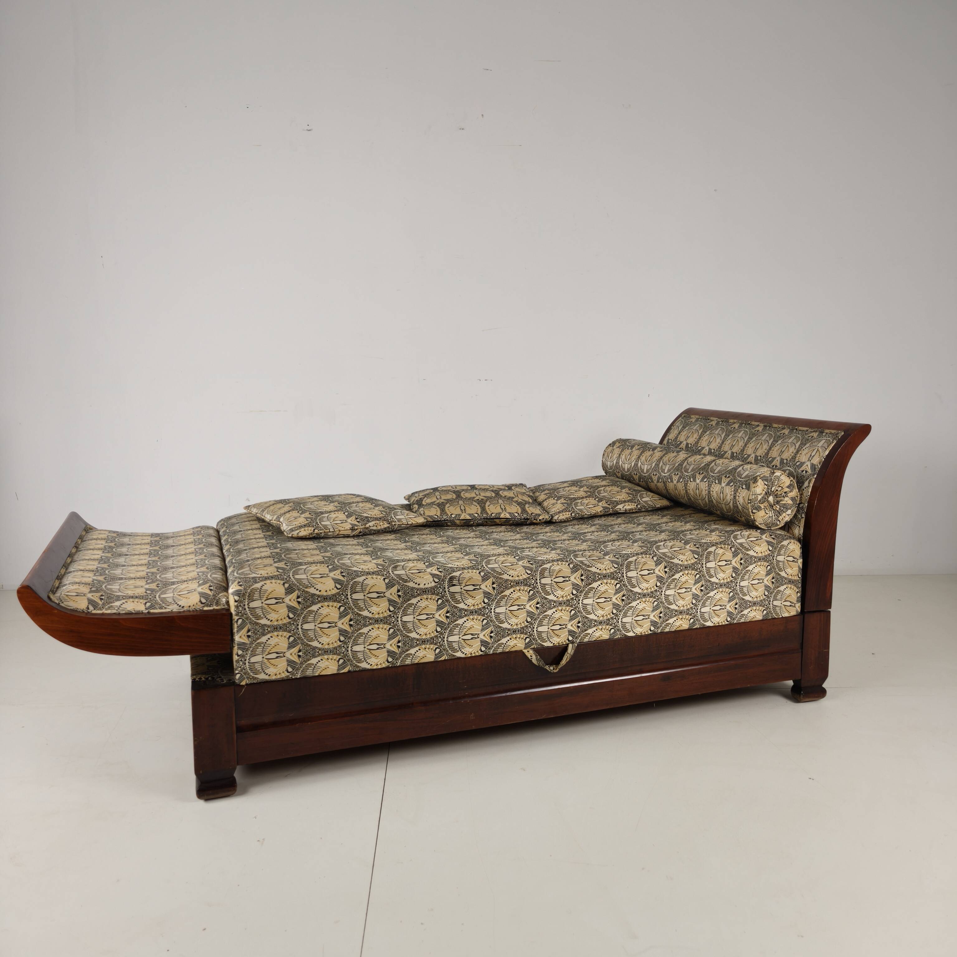 Art Deco Daybed with Hidden Storage & Adjustable Positions