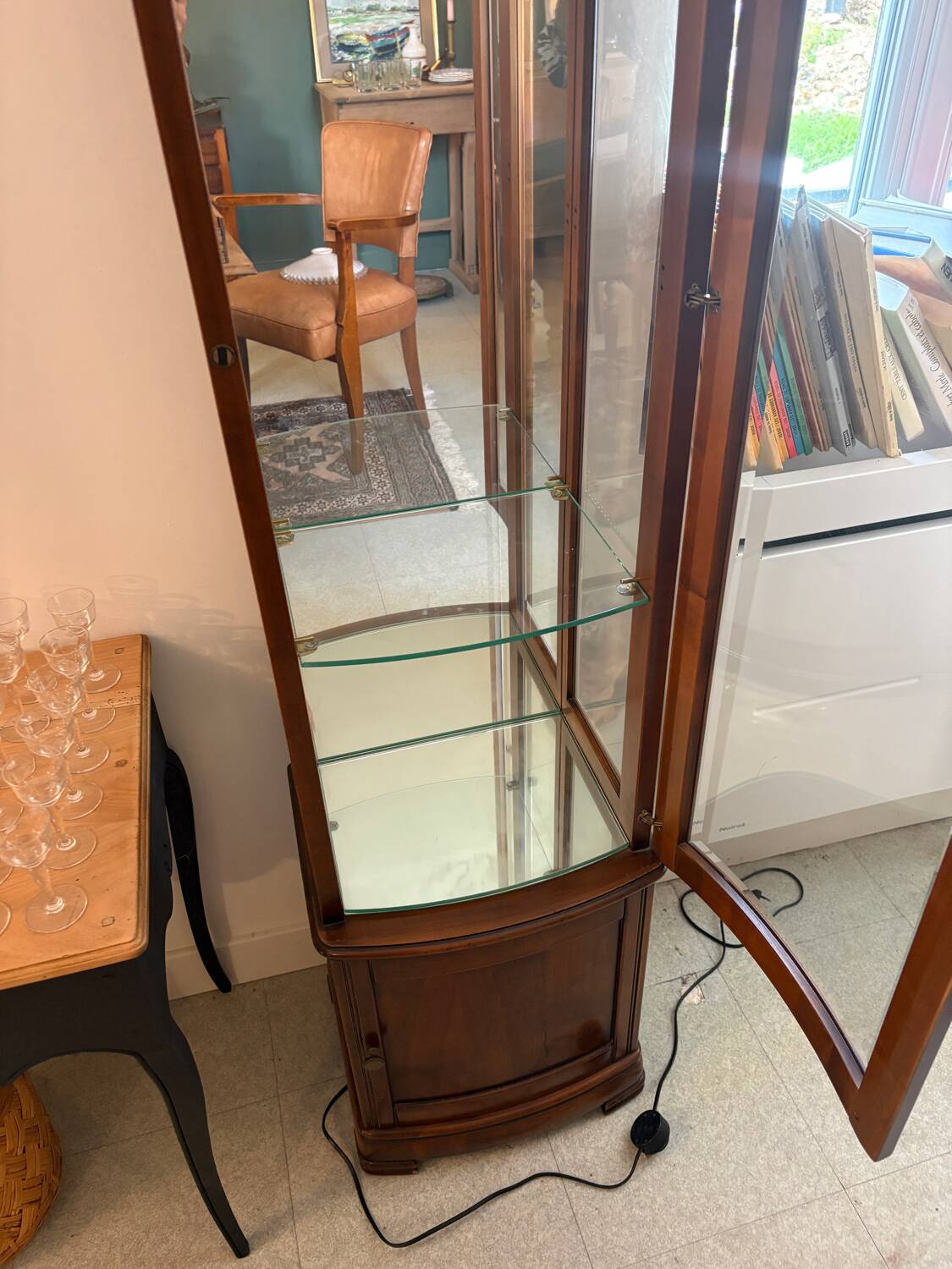 Vitrine en merisier verni
