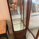 Vitrine en merisier verni