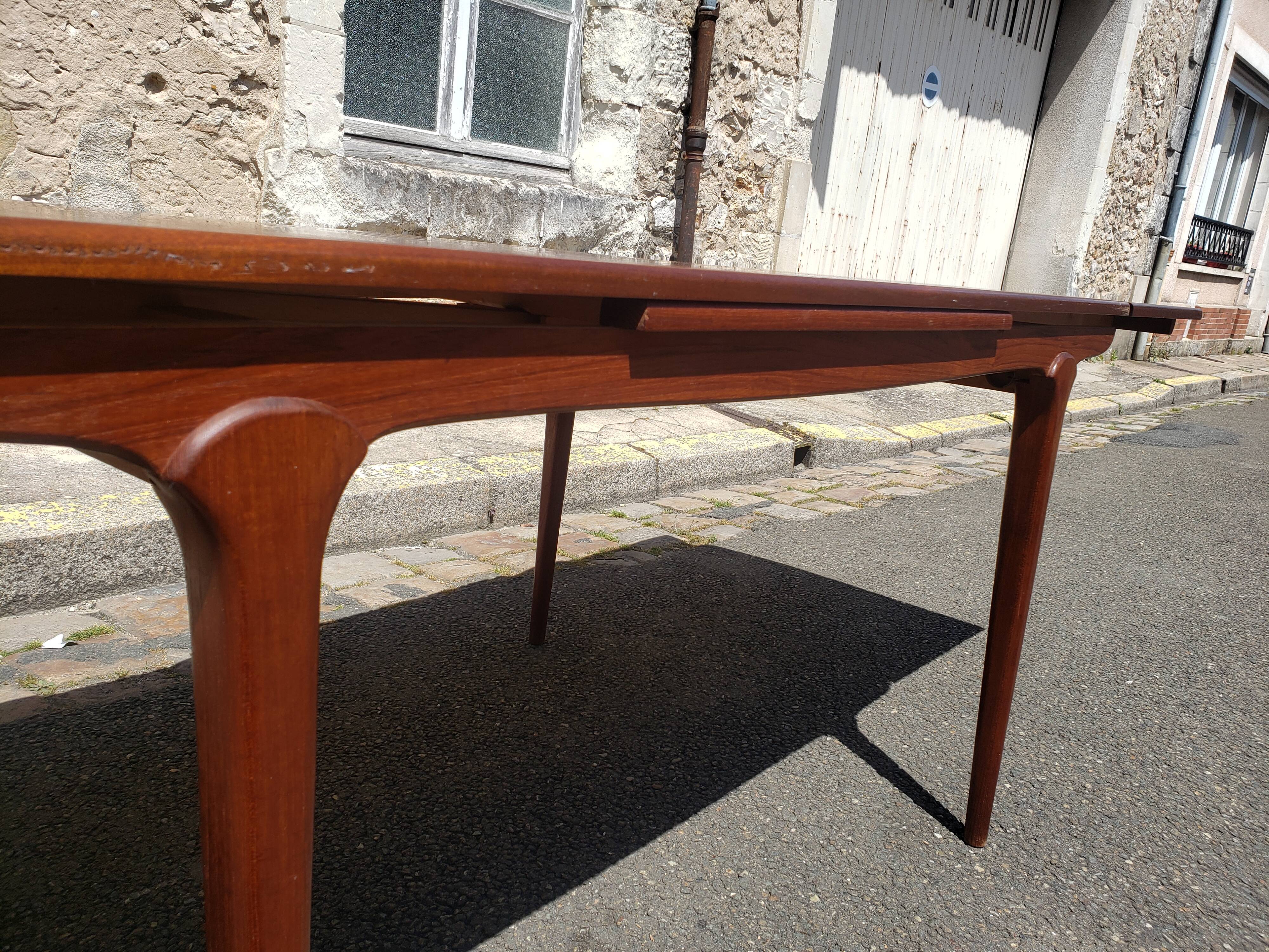 Scandinavian teak table expandable