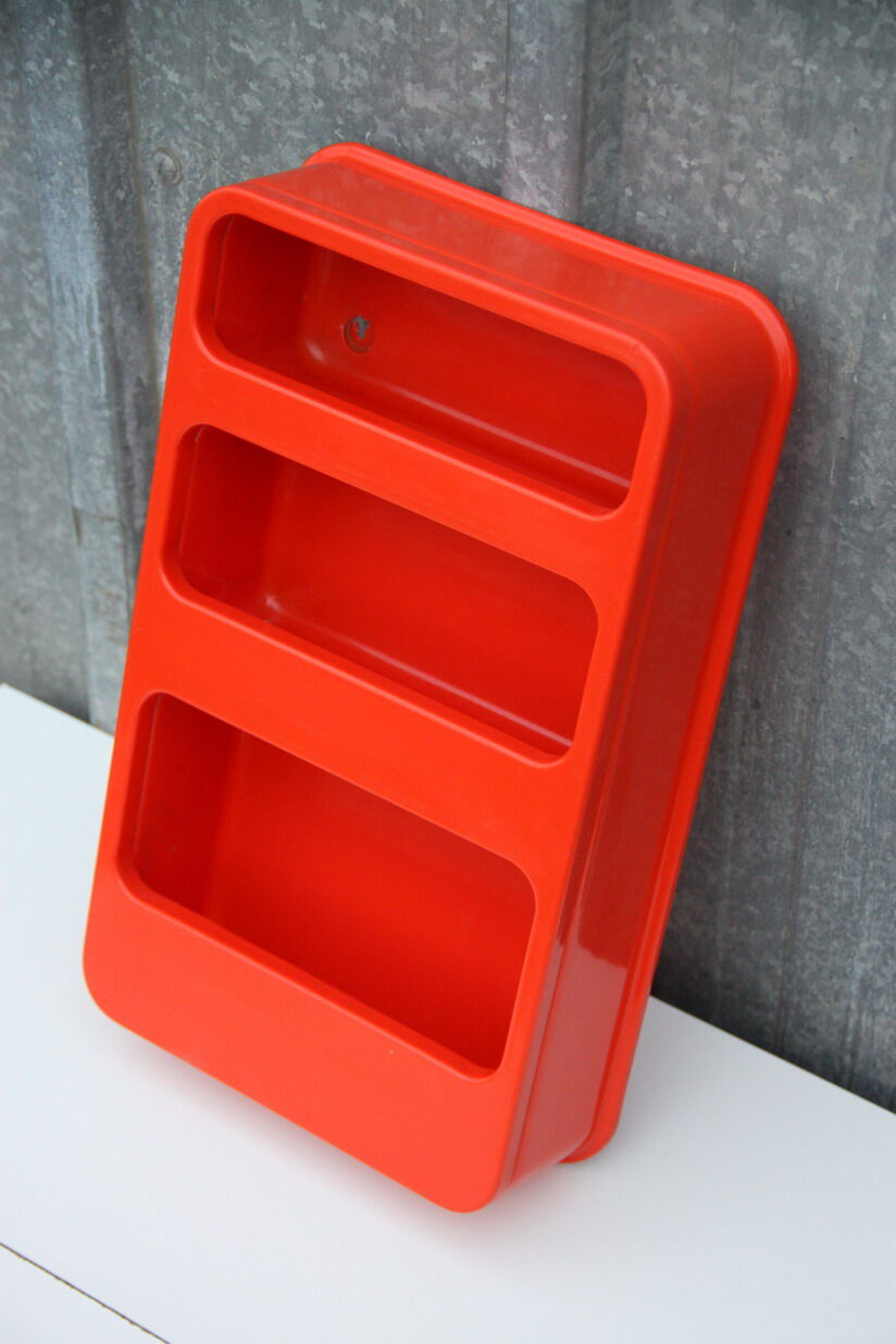 Plastic shelf design Jean Claude Maugirard, published by Formag, distributed by Prisunic