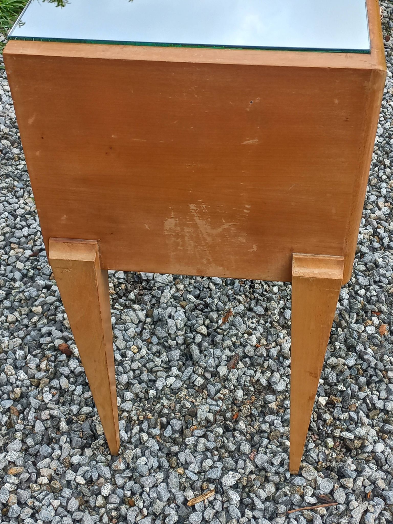 Vintage pair of bedside tables from the 1950s in sycamore and a mirror.