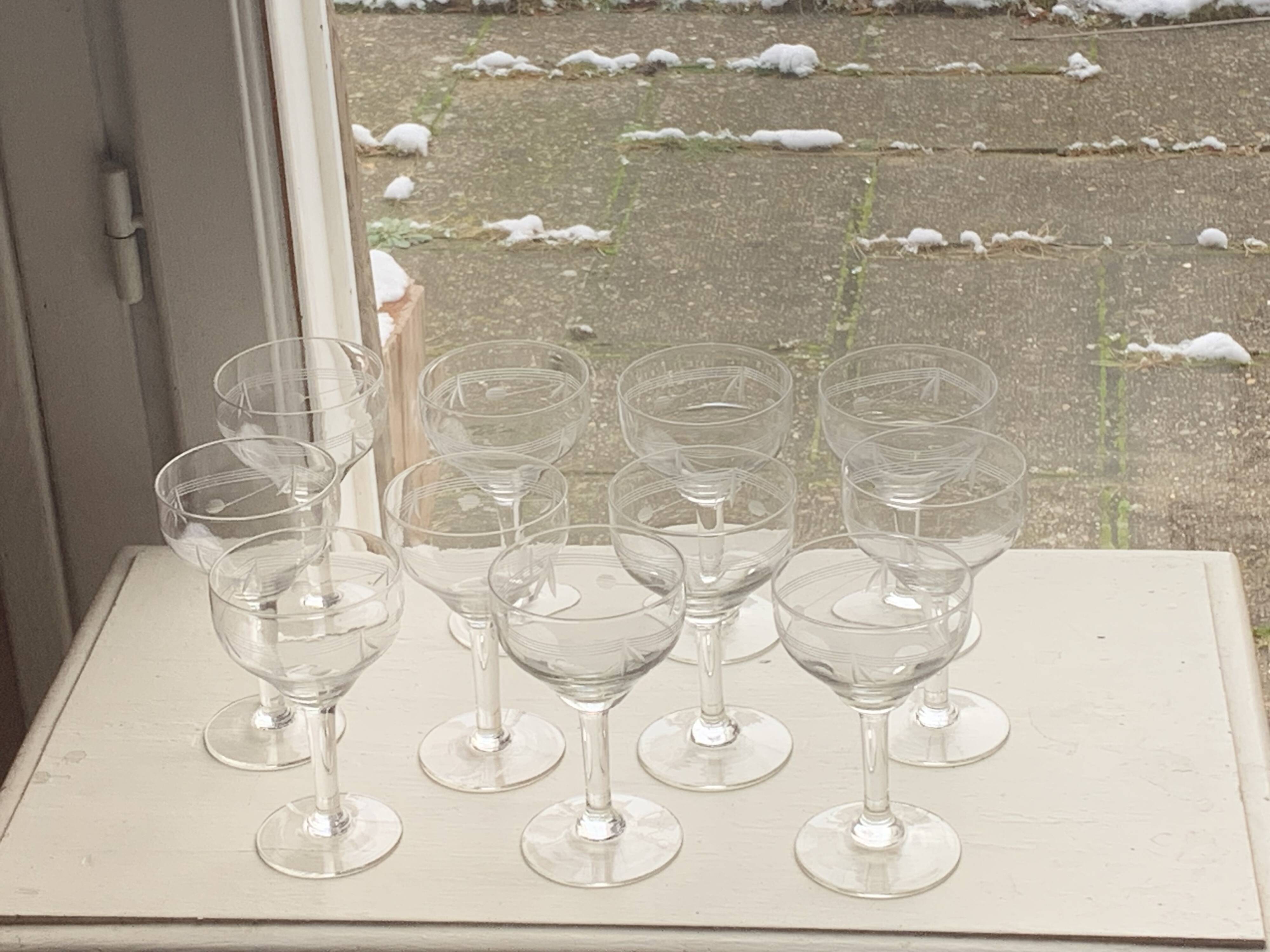 10 wine glasses, carved transparent glass, art deco cups, old and trendy