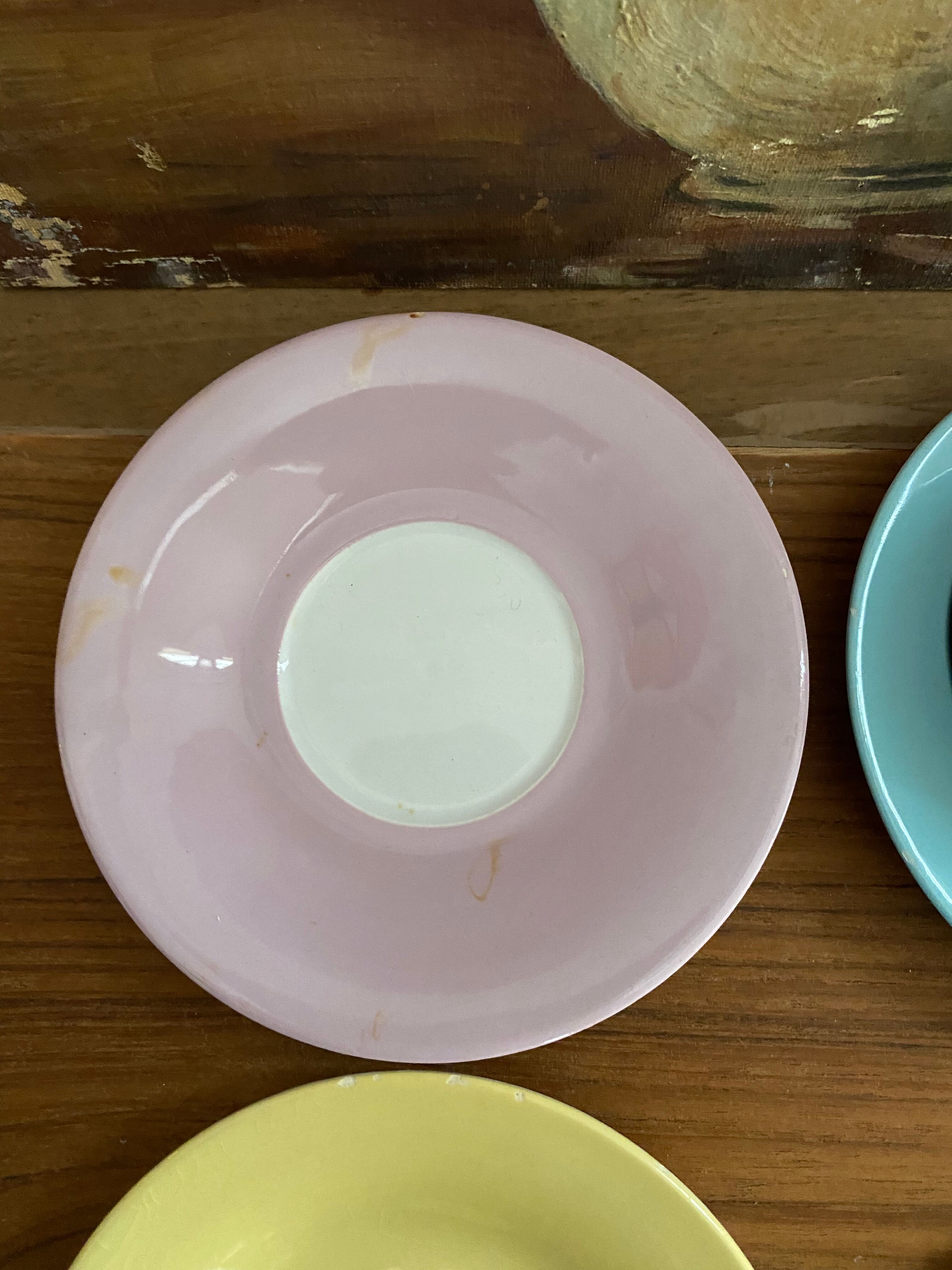 4 vintage coffee cups