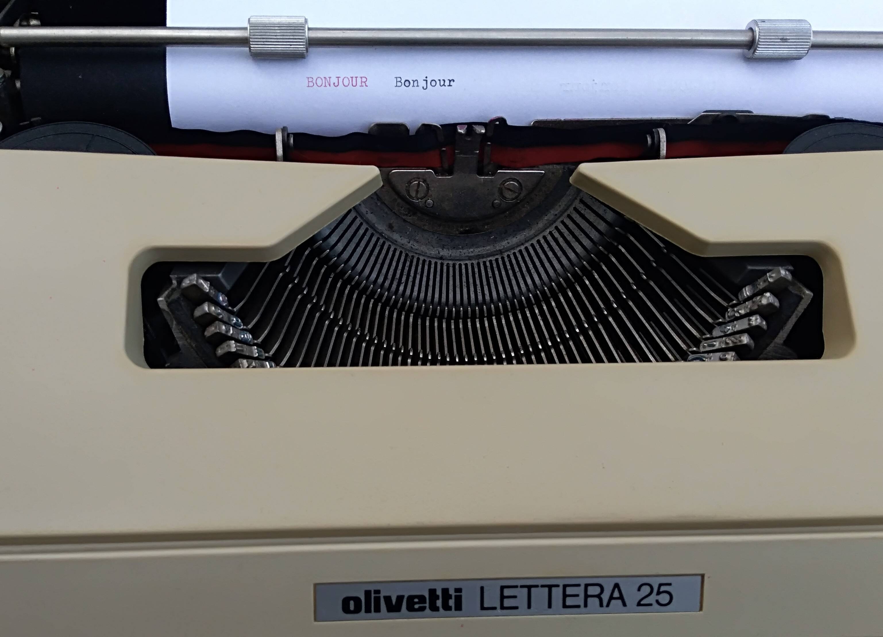 Olivetti lettera 25 typewriter, 1970s, with its carrying case