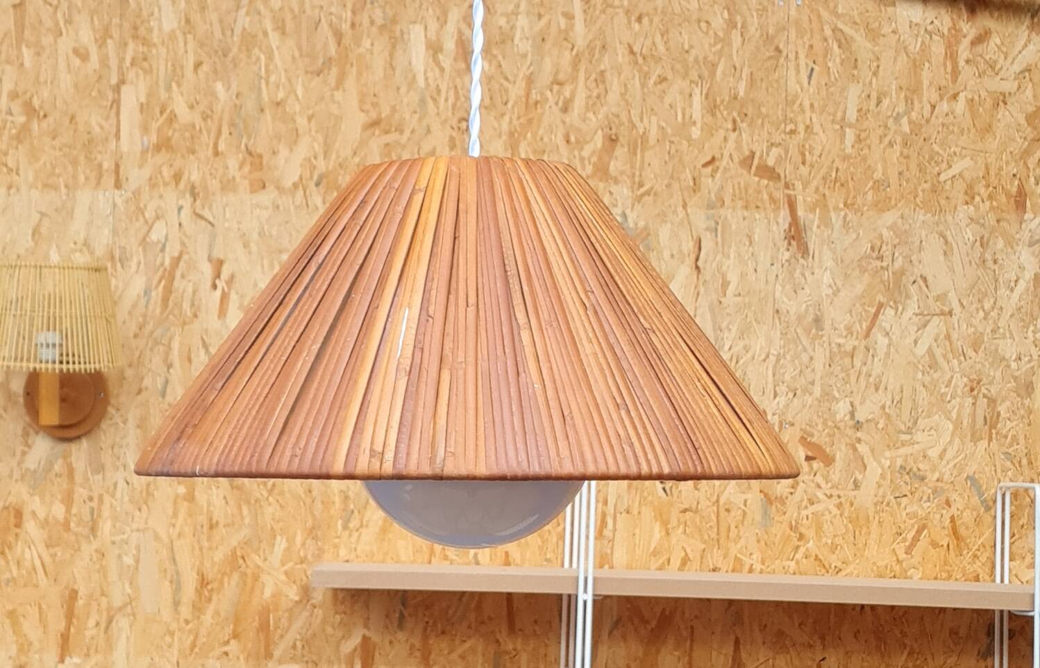 Scandinavian pendant light in rattan and opaline glass