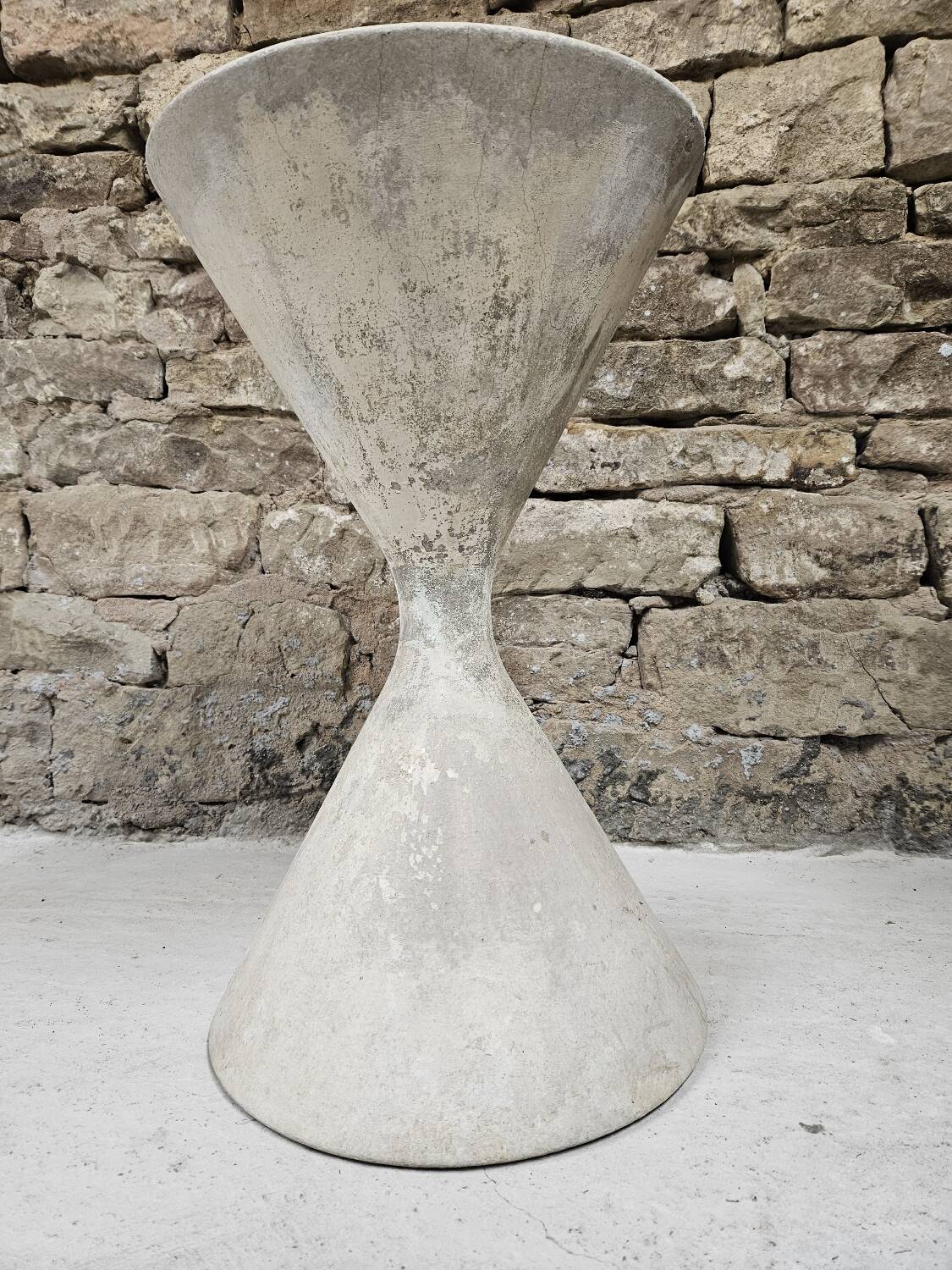 Diabolo planter by Anton Bee for Eternit