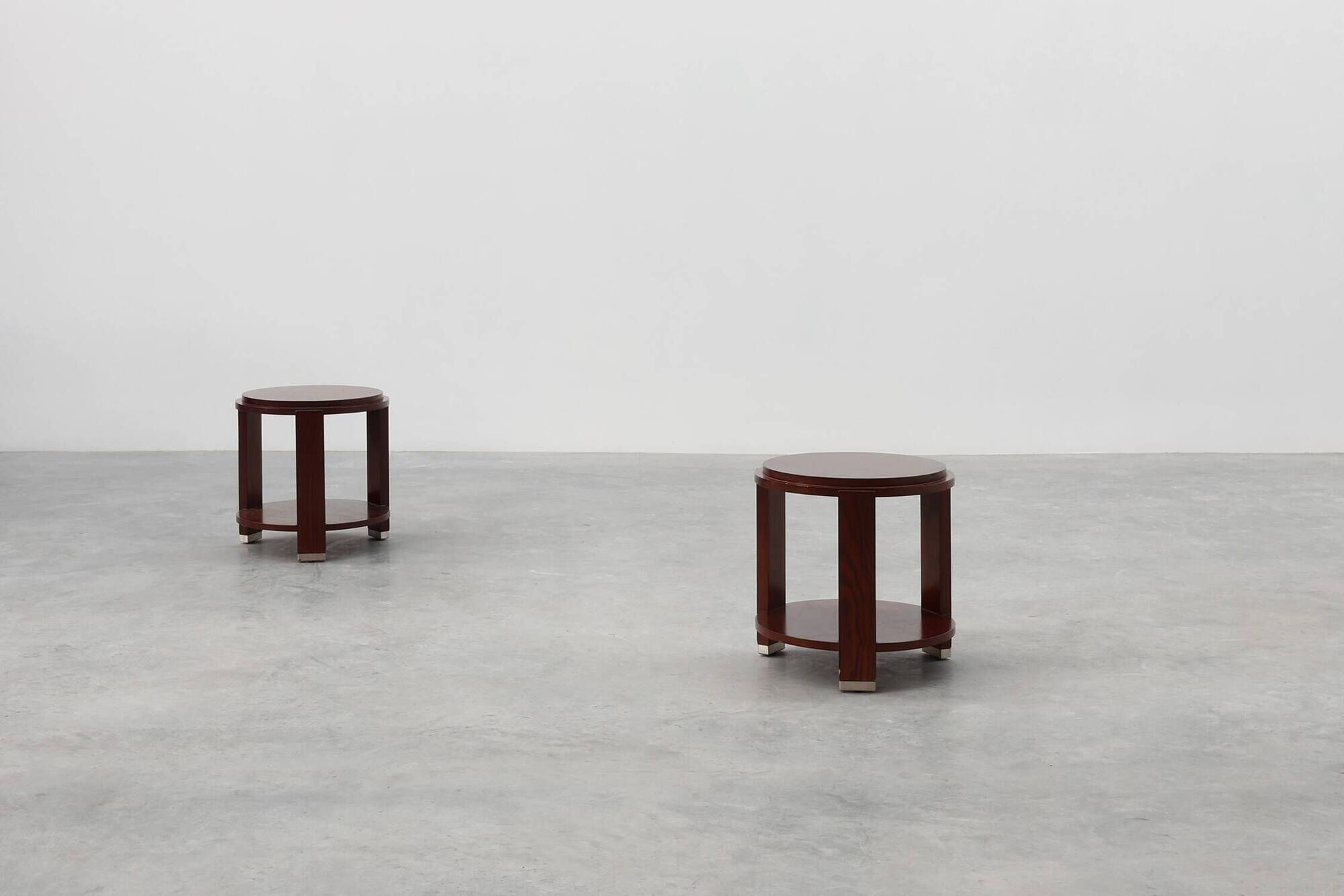 Pair of 2 round side tables in wood with metal, Belgium ca. 1980