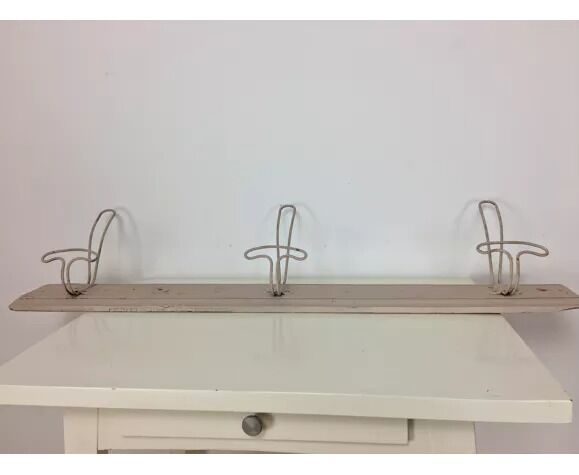 Wall coat rack 3 hooks classic pink