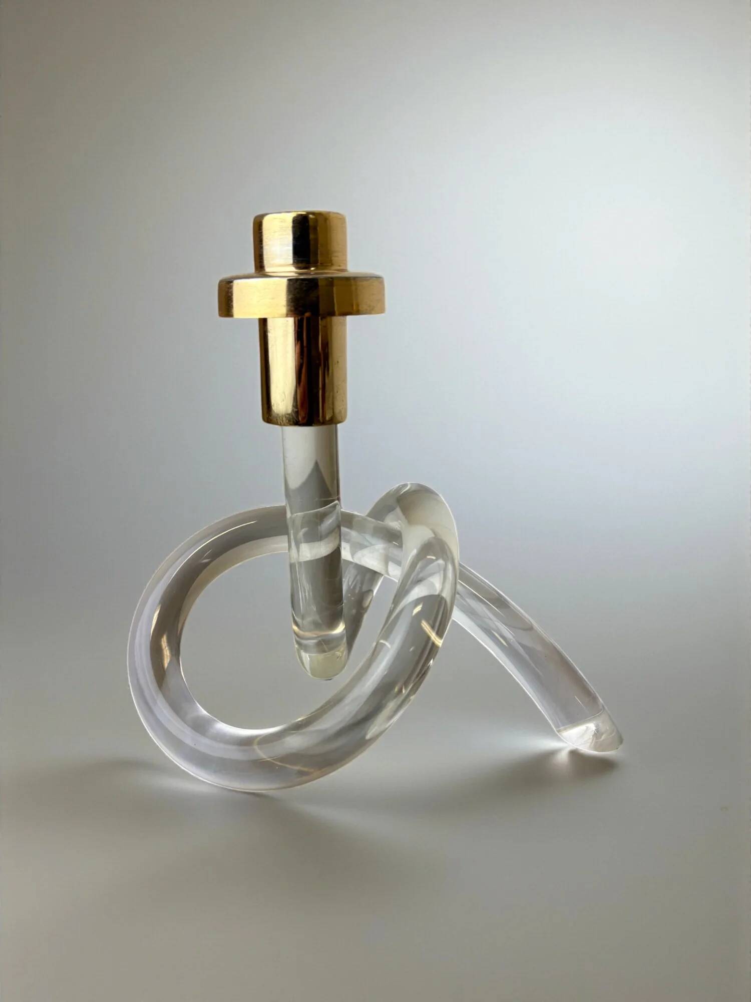 Pretzel candlestick by Dorothy Thorpe in lucite, circa 1970s