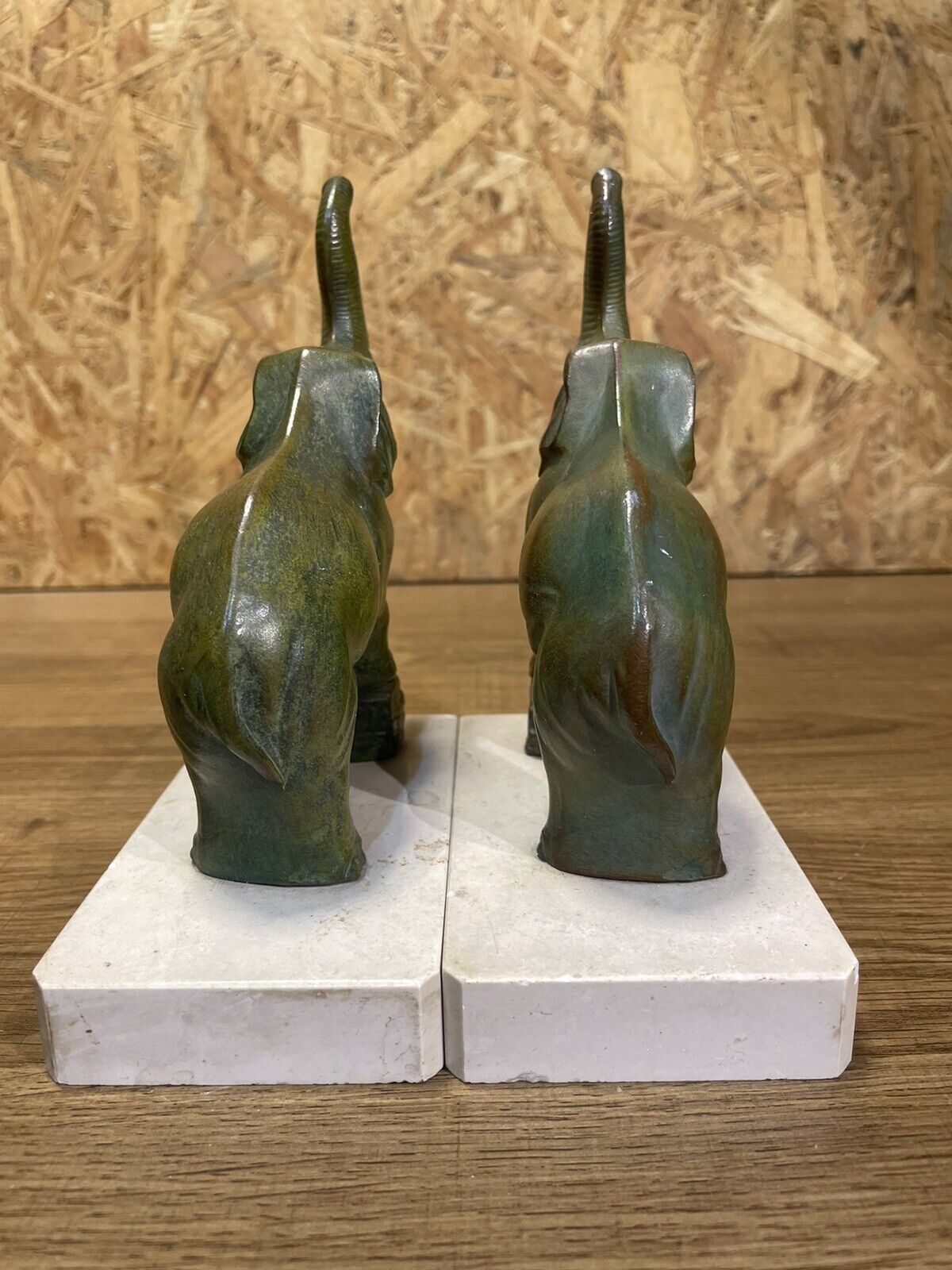 Pair of art deco bookends with elephant decoration in regulated and travertine, vintage