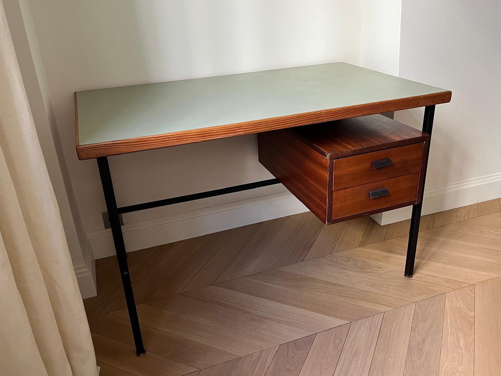 Bureau vintage d'université