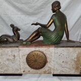 Pendule art déco, jeune femme et biche