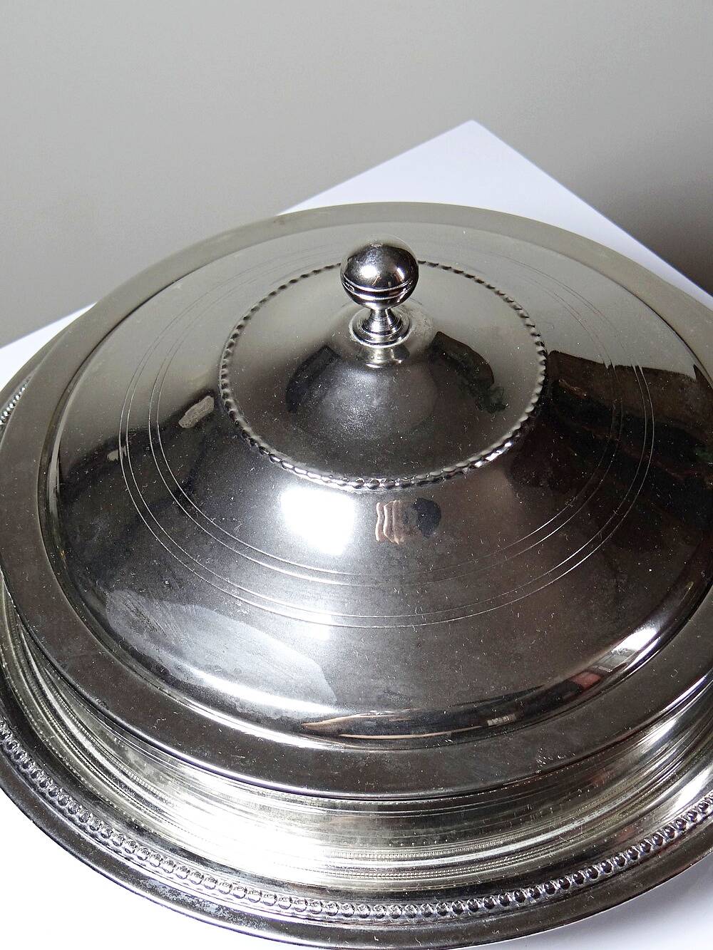 Rare vintage oriental covered serving dish in silver-plated metal, mid-20th century.