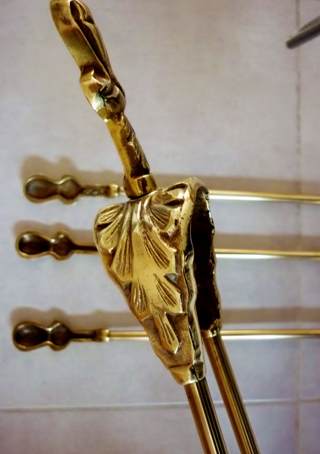 Servant, accessories fireplace, marked chiseled bronze and brass, 5 pieces