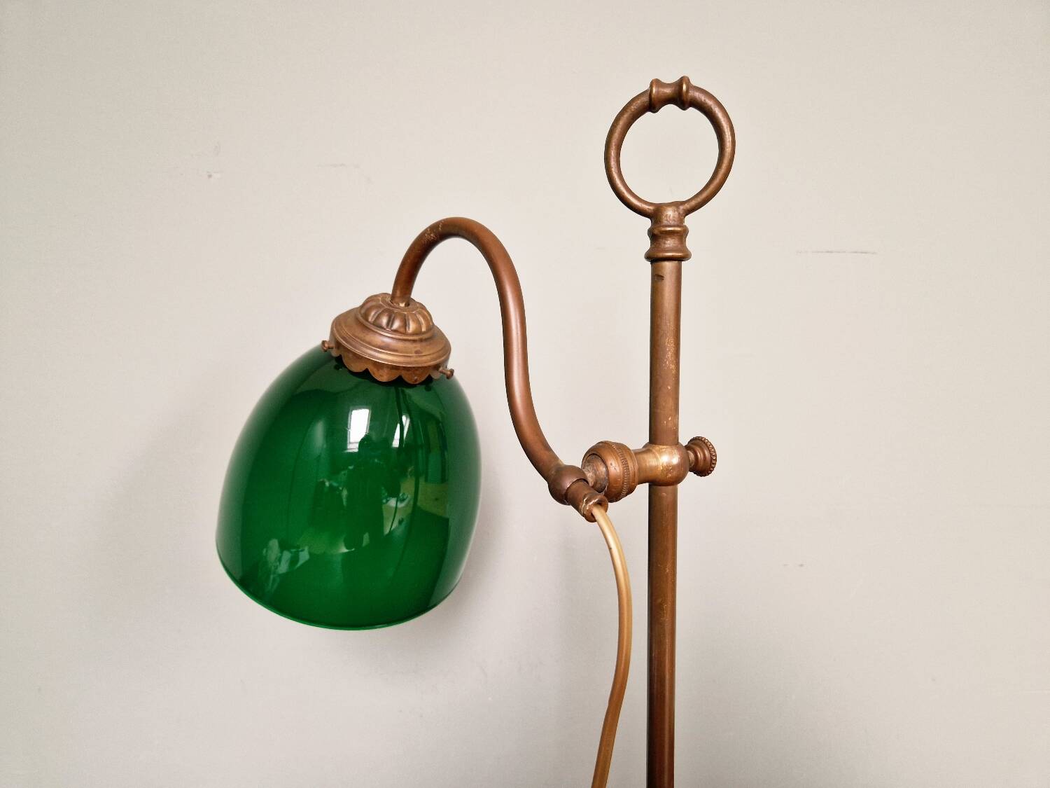 Art Deco brass and green opaline desk lamp, 1920-30