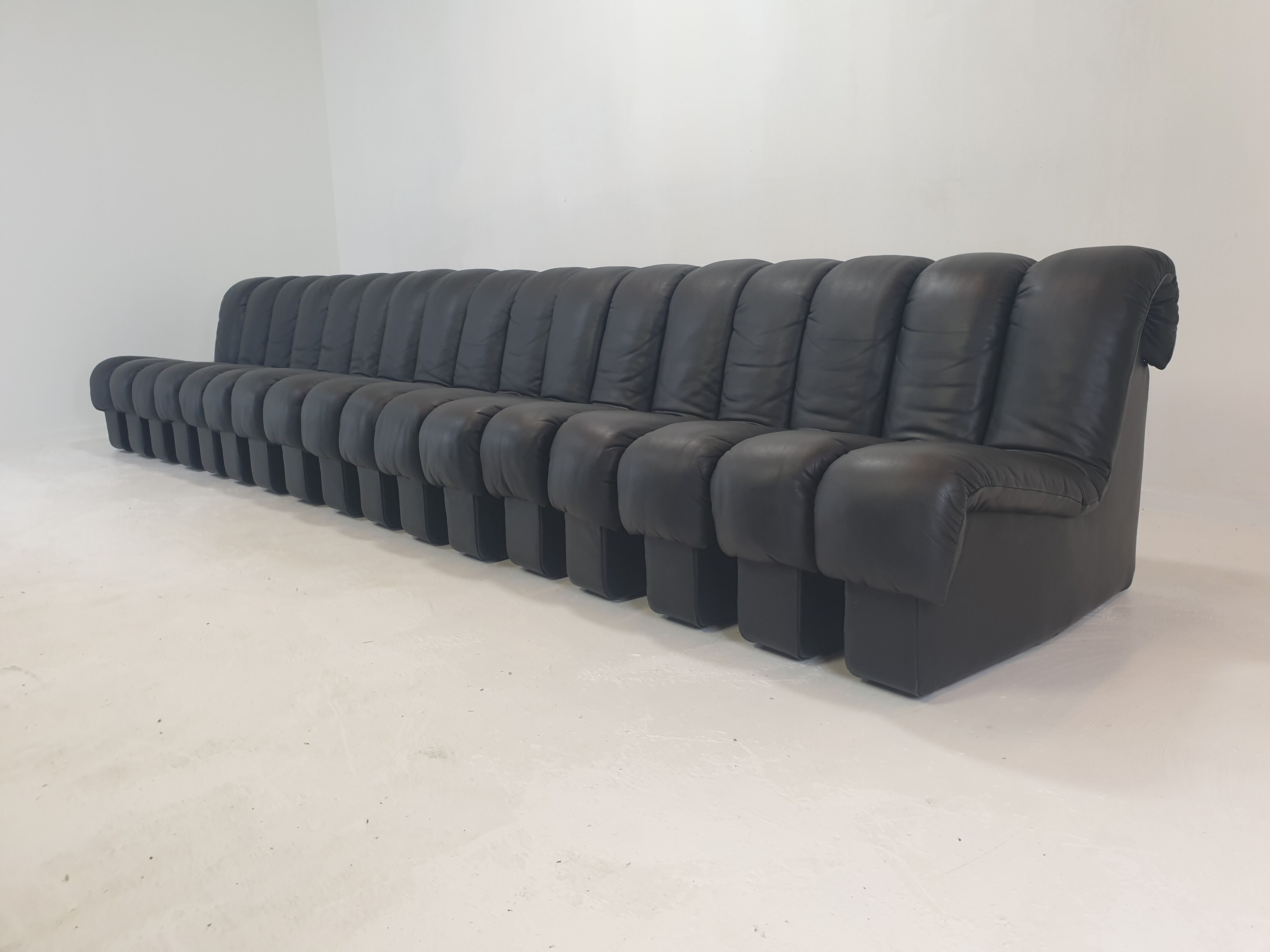 De Sede DS-600 "Non Stop" Snake Shaped Modular Sofa in Full Black Leather