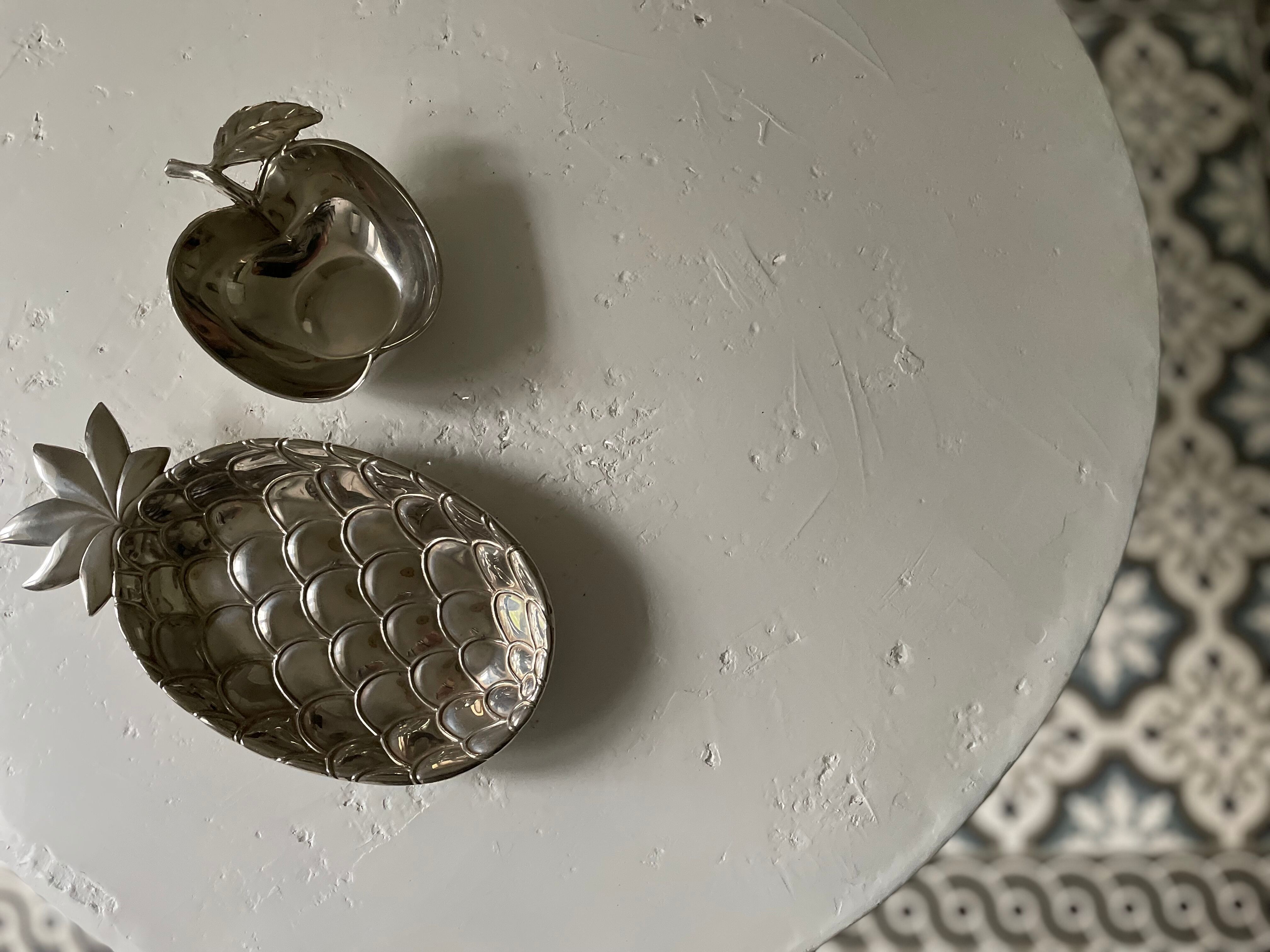 Empty apple pocket in silver metal 70s