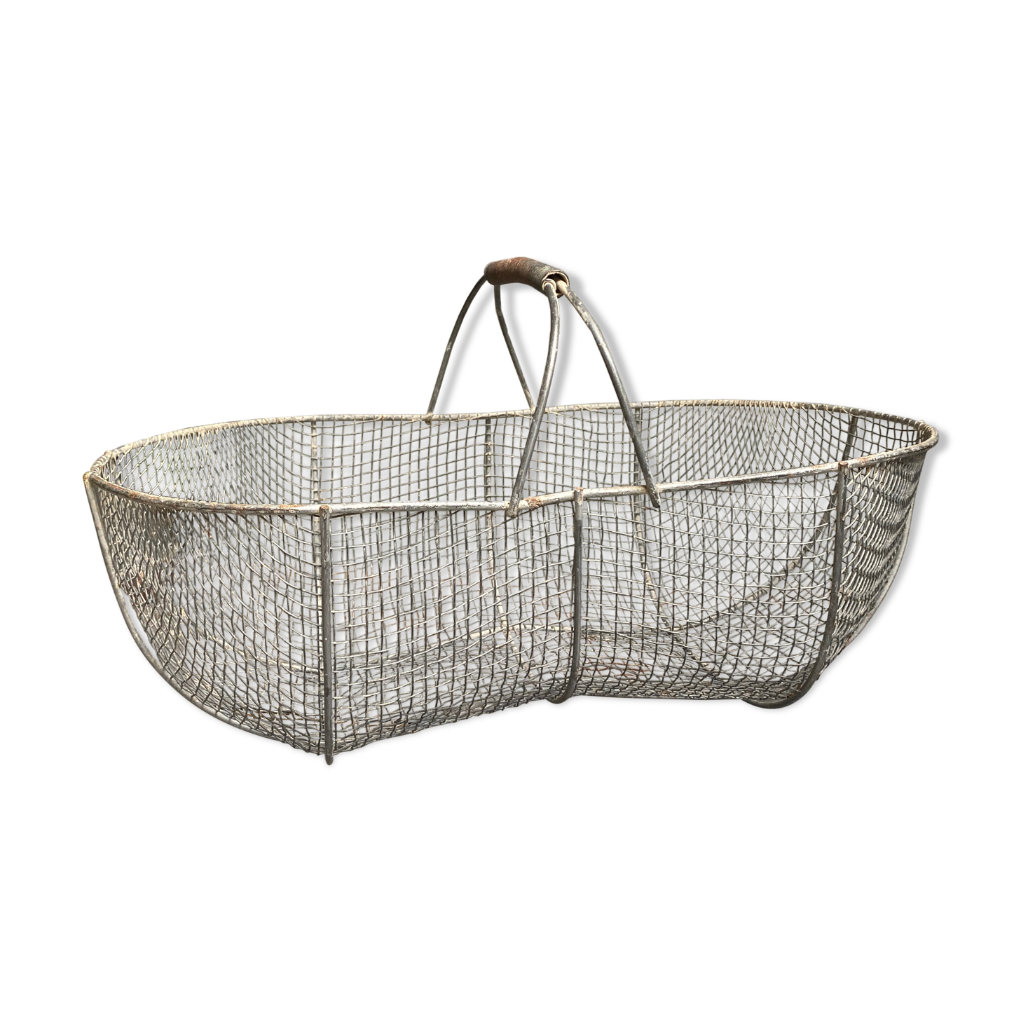 Metal fishing basket