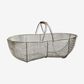 Metal fishing basket