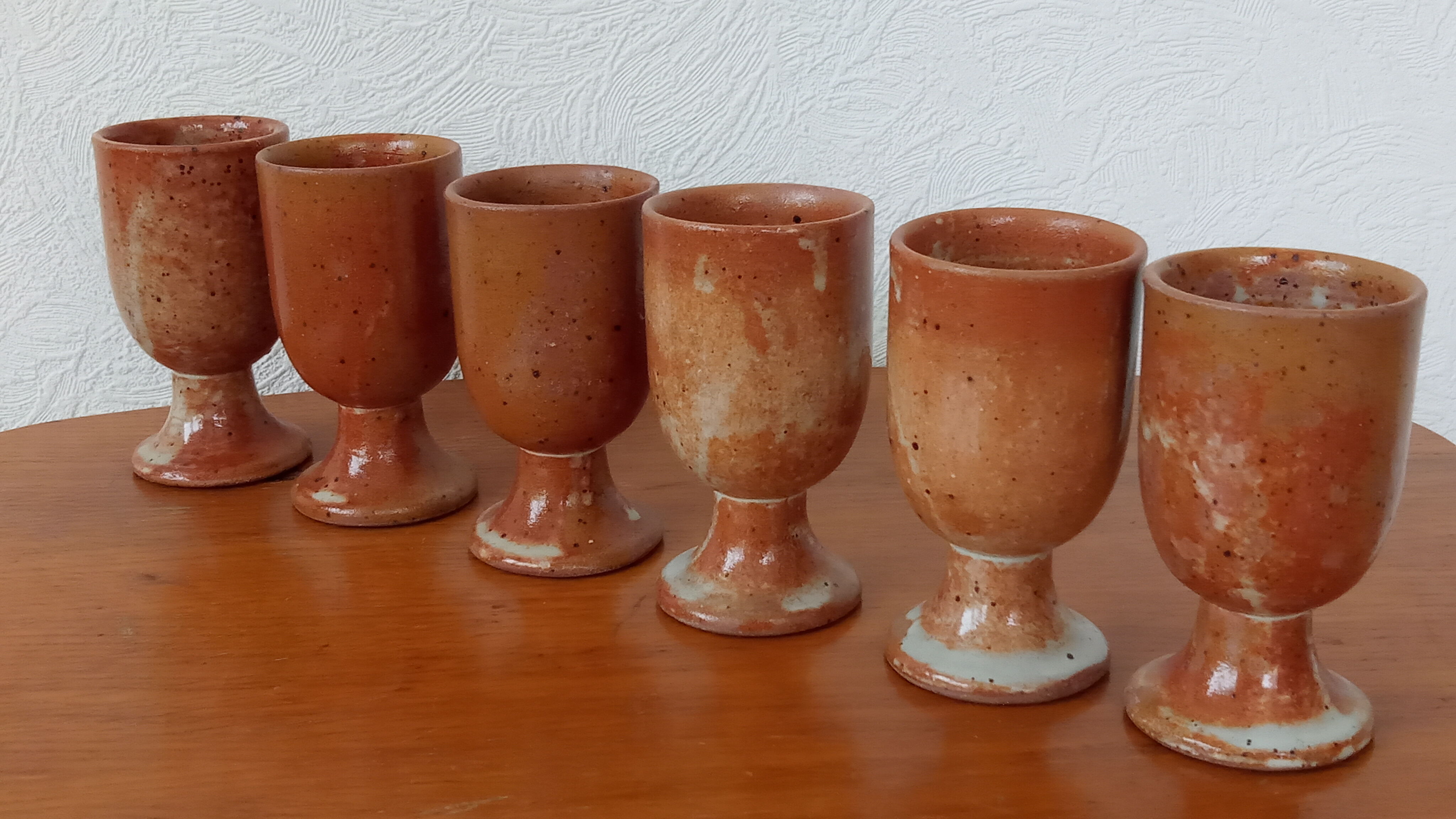 Six mazagrans en grès émaillé