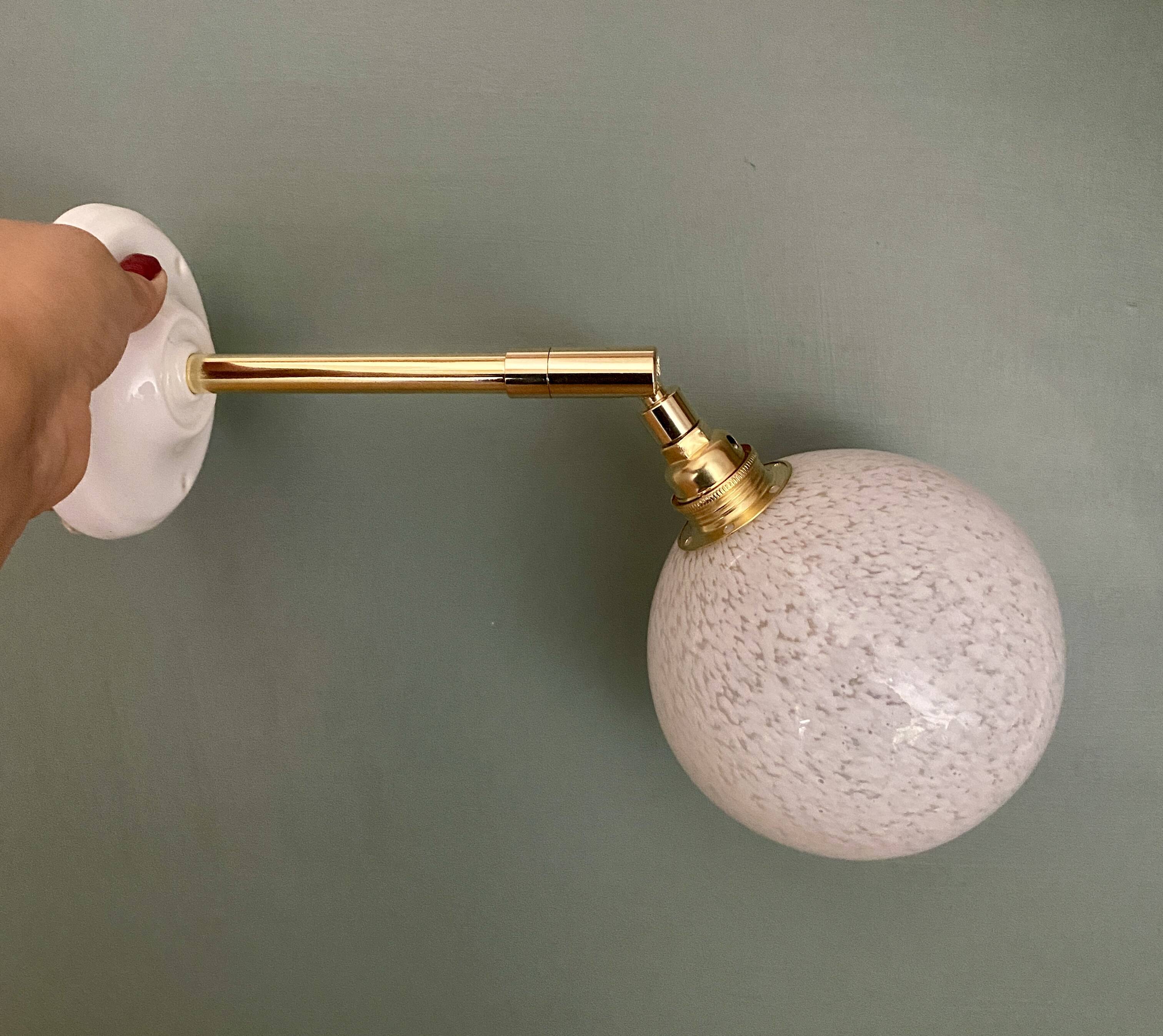 Applique globe vintage en verre de Clichy blanc