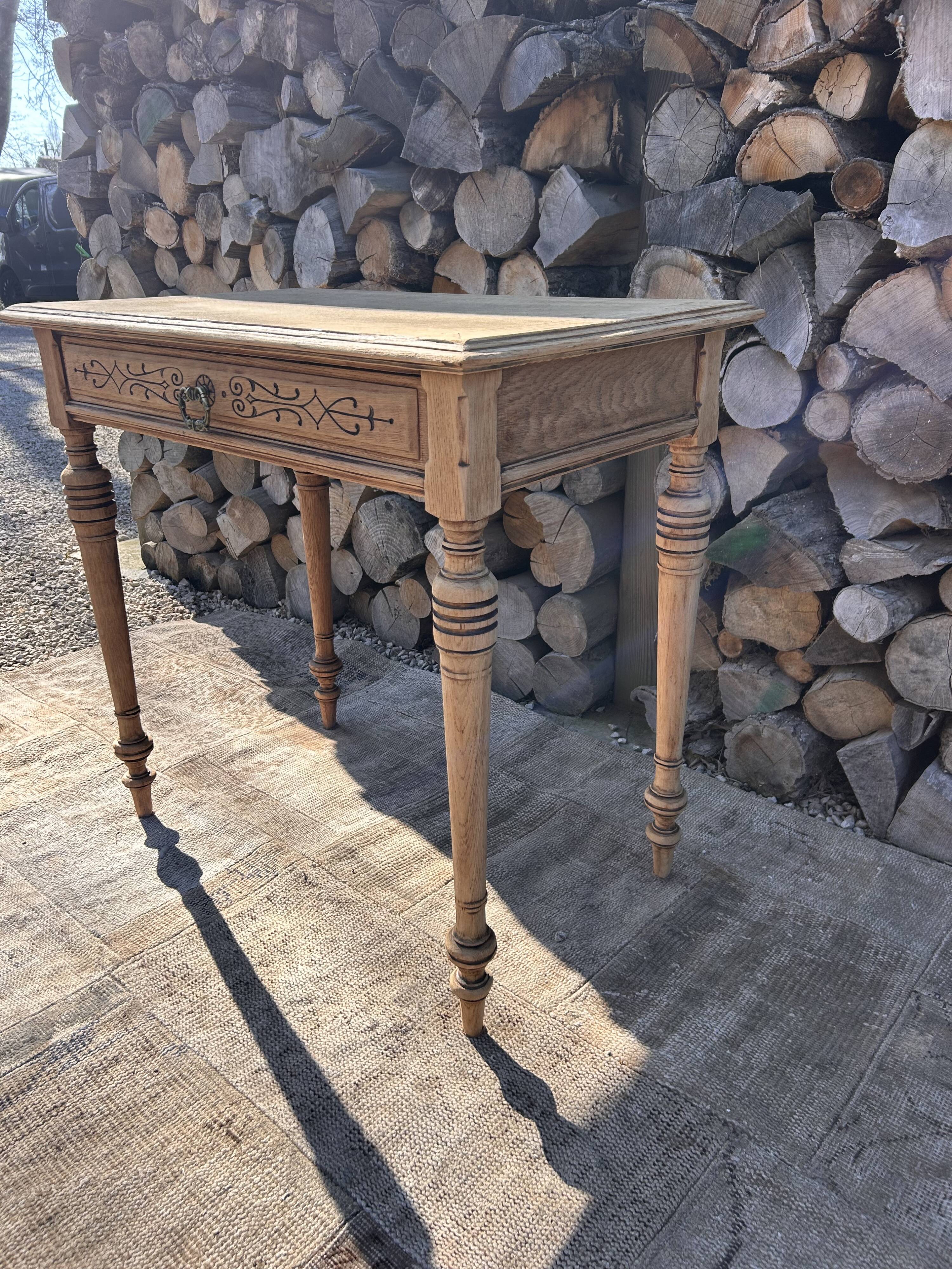 Console / Small table
