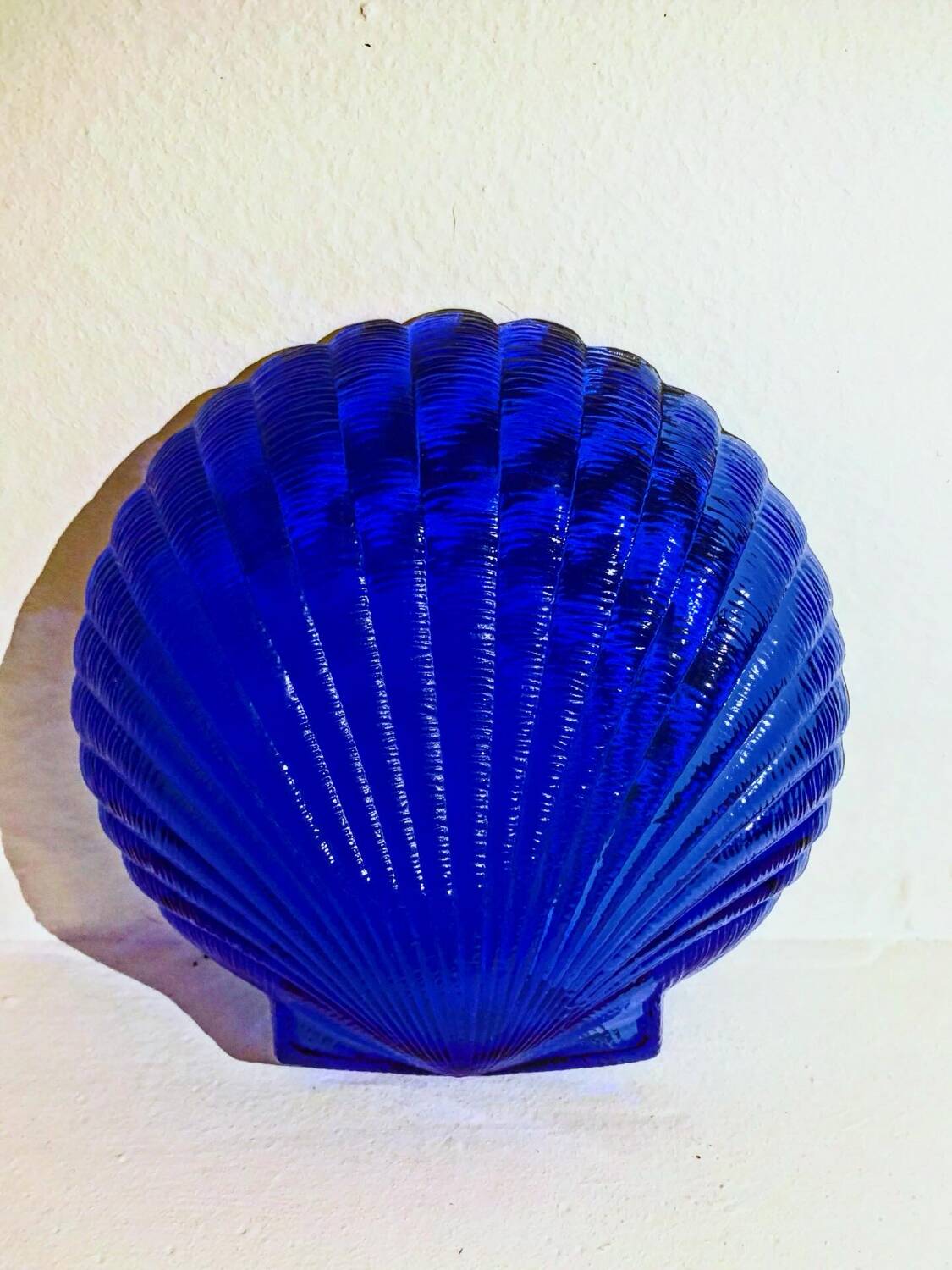 Vintage shell catchall