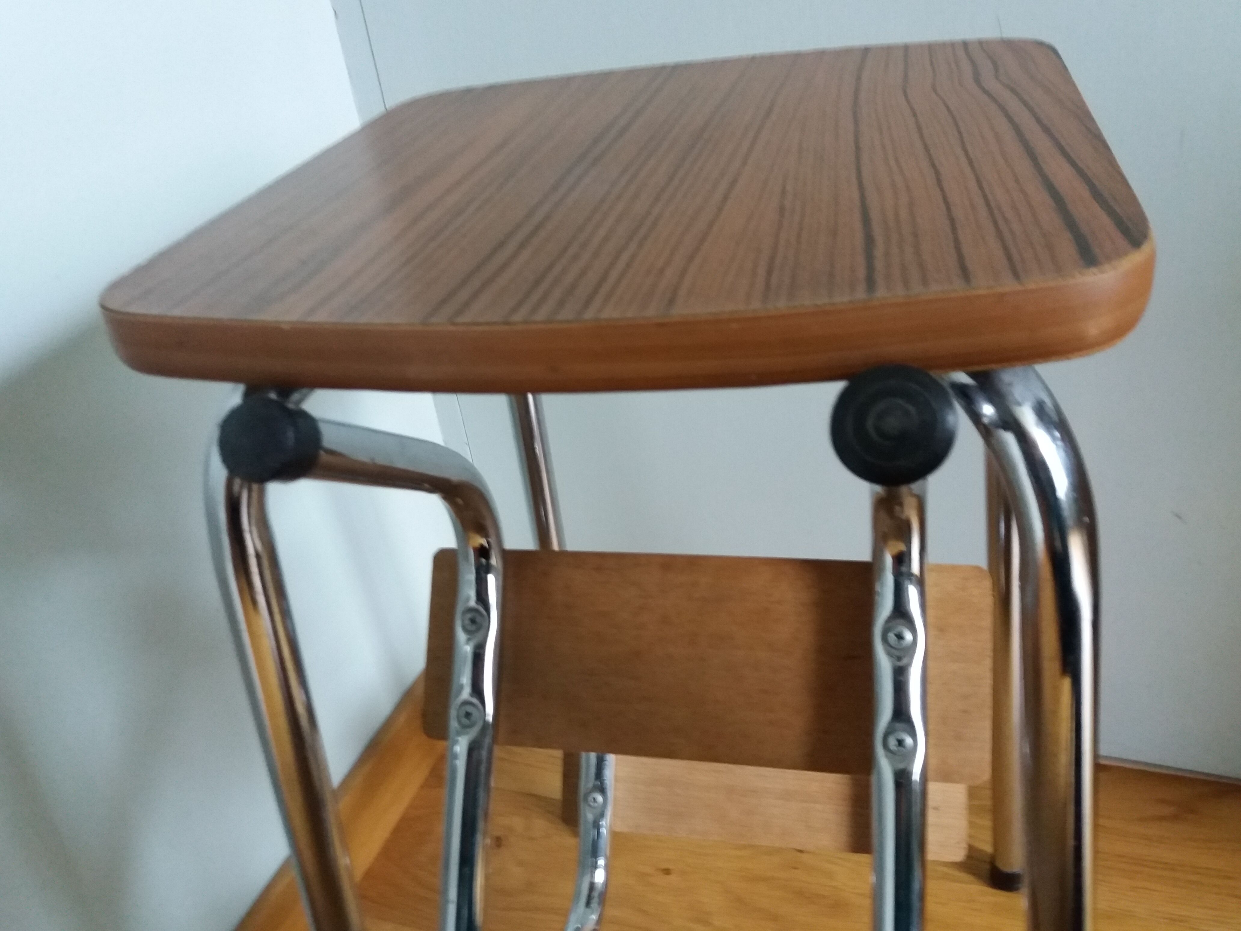 Walking step ladder stool
