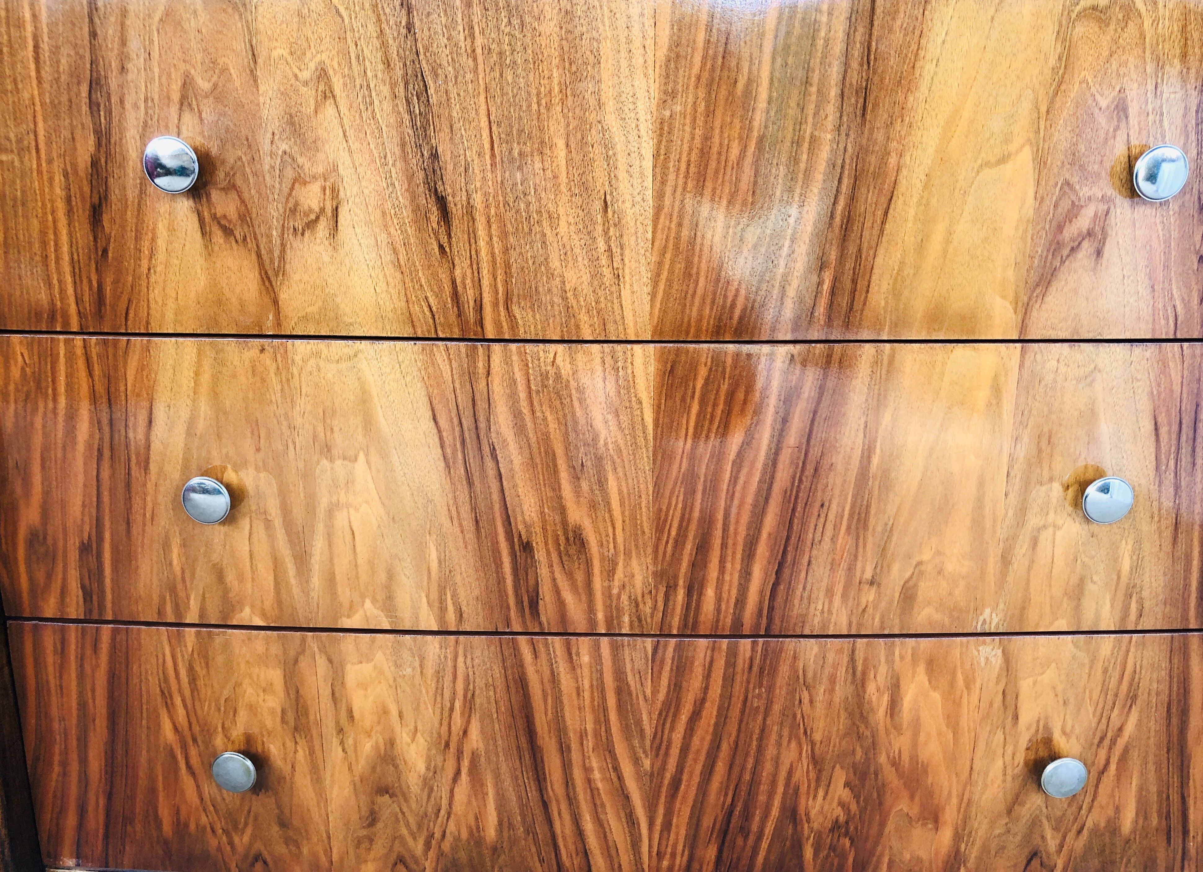 Art Deco chest of drawers in flambé walnut veneer circa 30's/ 40's