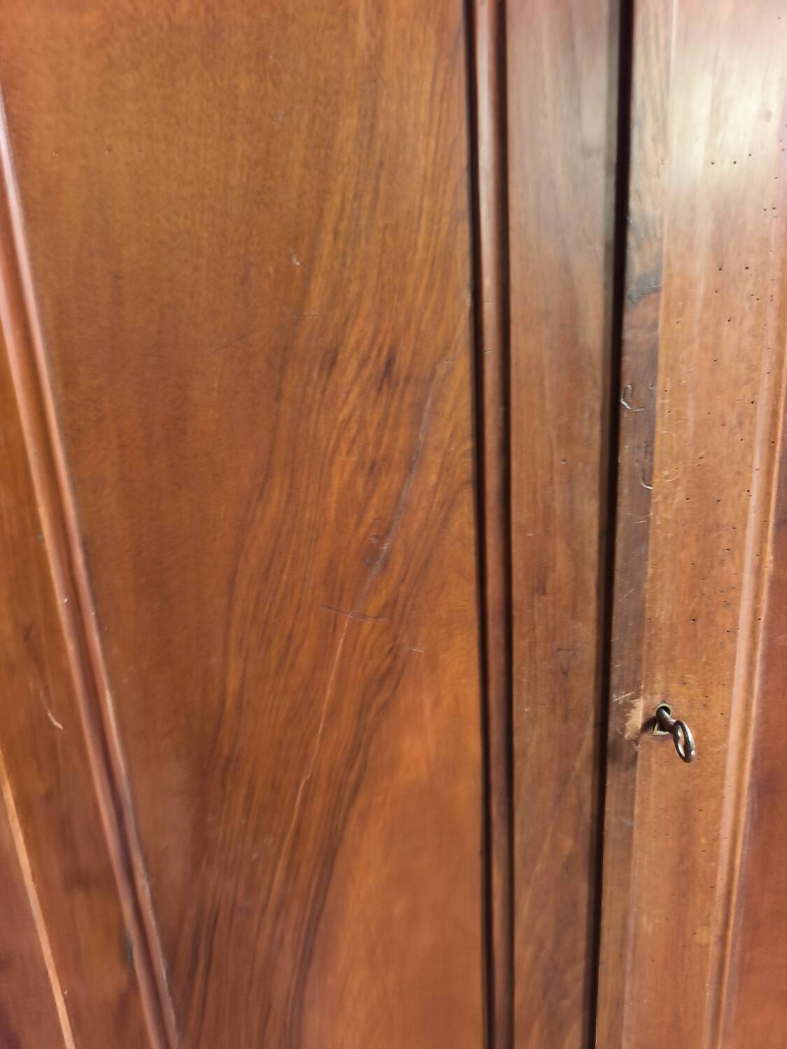 Antique linen cupboard in solid walnut from the 19th century – Louis Philippe