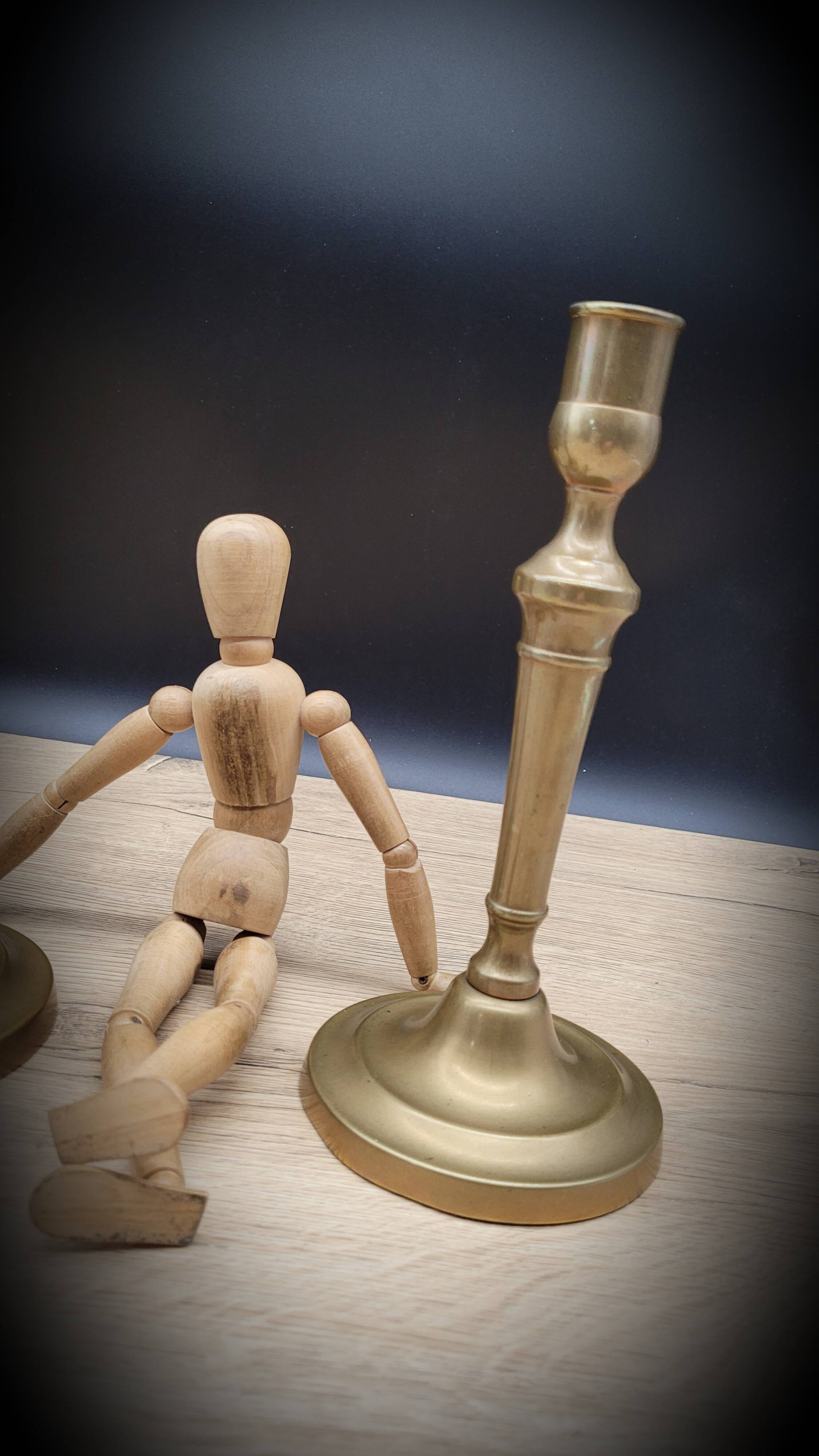 Duo round brass candle holders