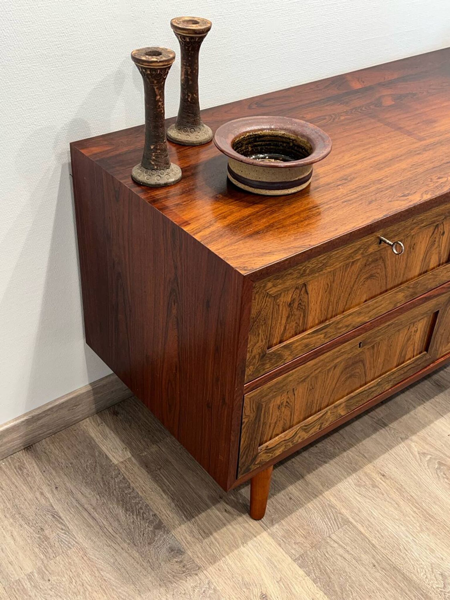 Meuble bas scandinave en palissandre de Rio