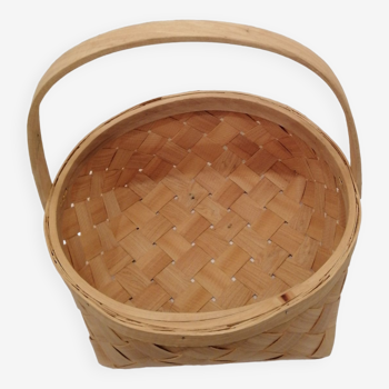 Wooden basket with slats