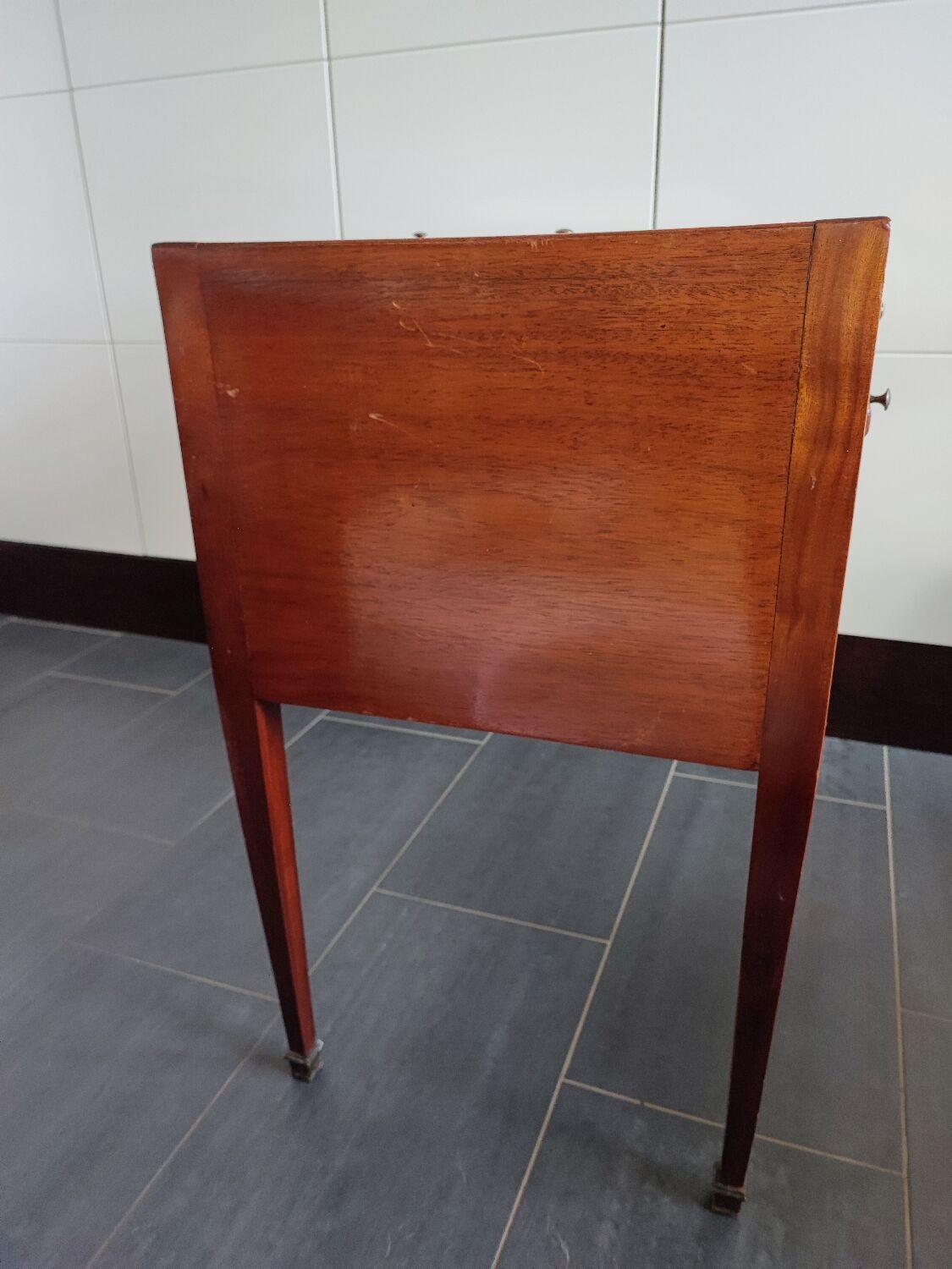 Coiffeuse avec miroir et revêtement cuir