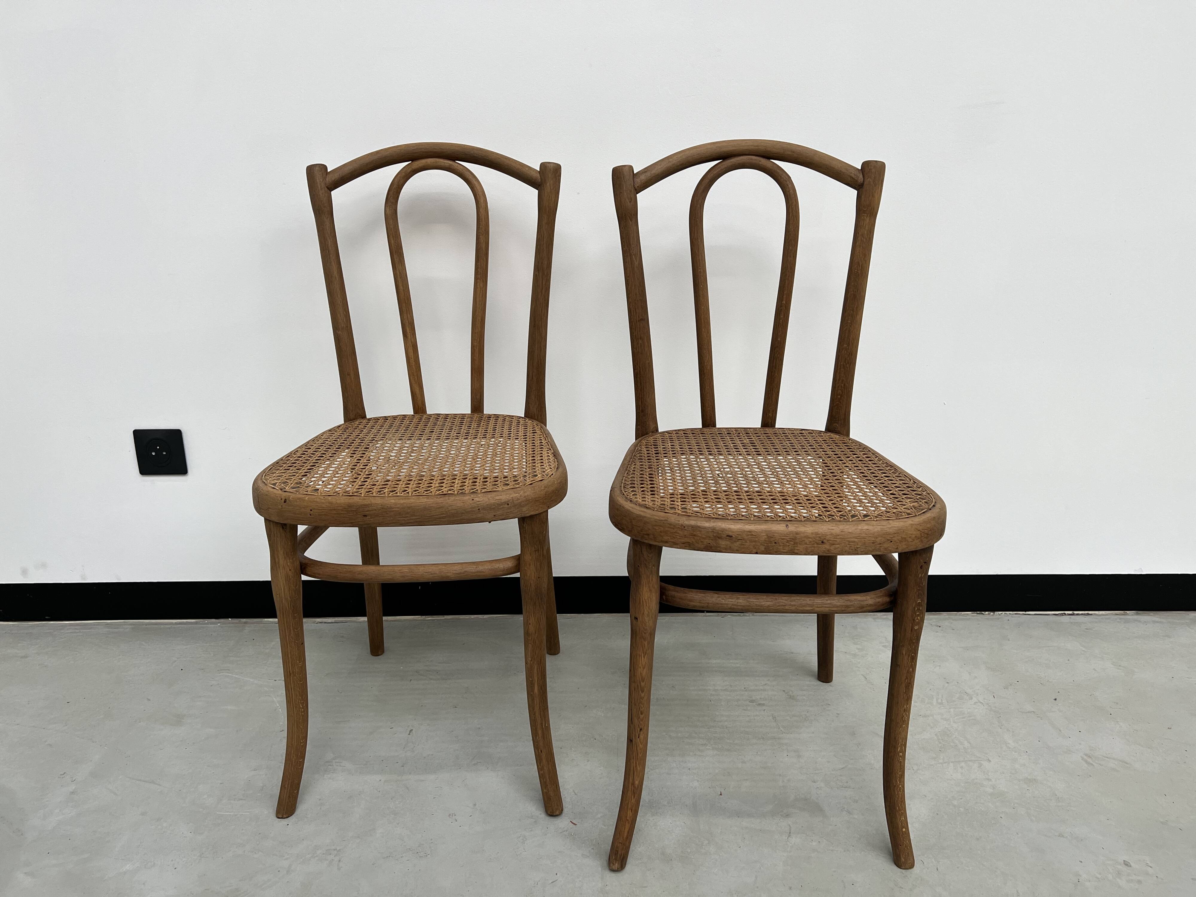 Duo de chaises bistrot anciennes Thonet avec estampille