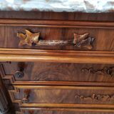 Commode ancienne sculptée en noyer XIX