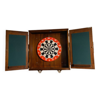 Wall mounted dartboard cabinet