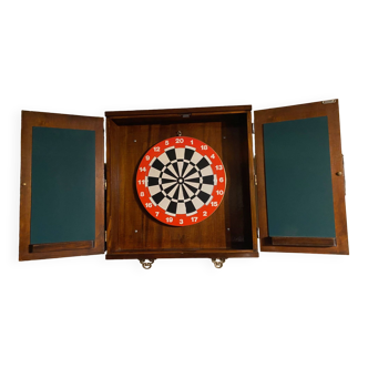 Wall box for darts game