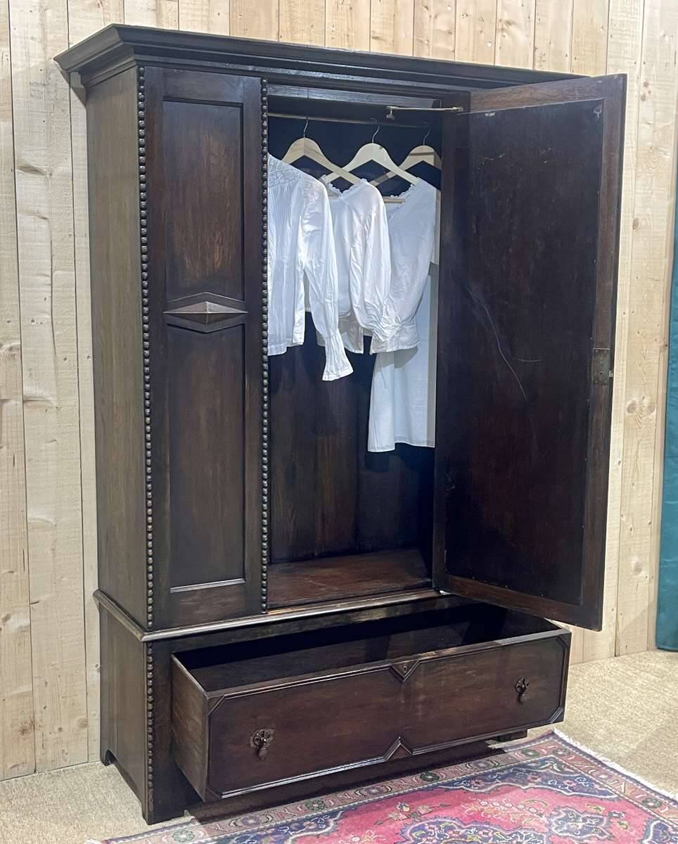 English oak wardrobe from the beginning of the 20th century - Dismantable into 3 parts