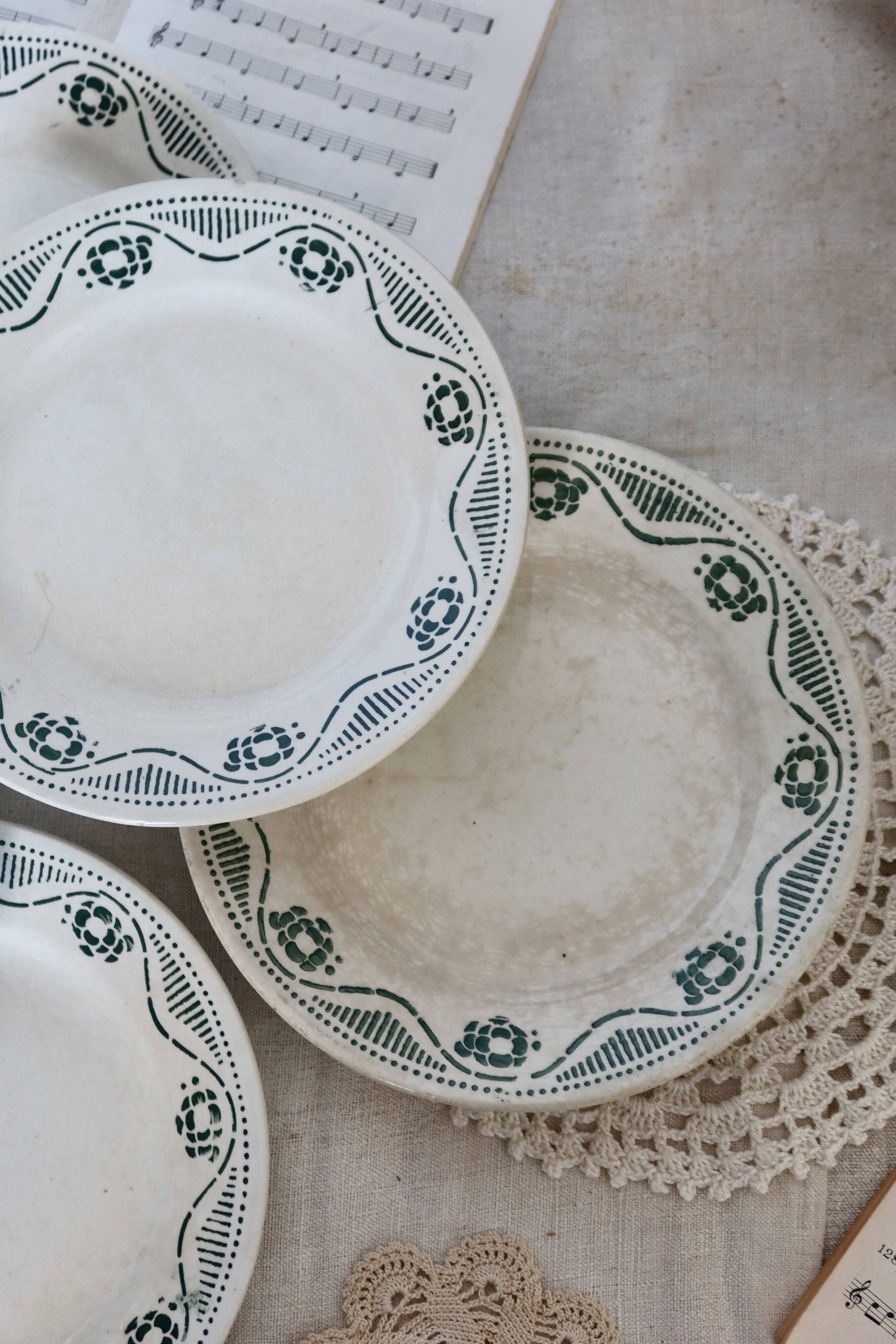 6 flat iron earth plates Nouvelles Galeries Ennegé Paris Robert model 1930s