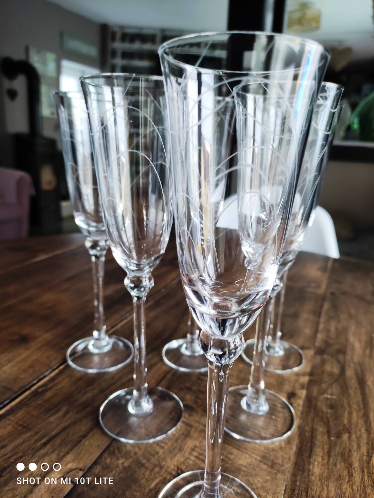 Set of 6 tulip-shaped champagne flutes in voluted glass