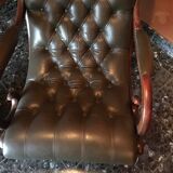 Chesterfield elongated chair