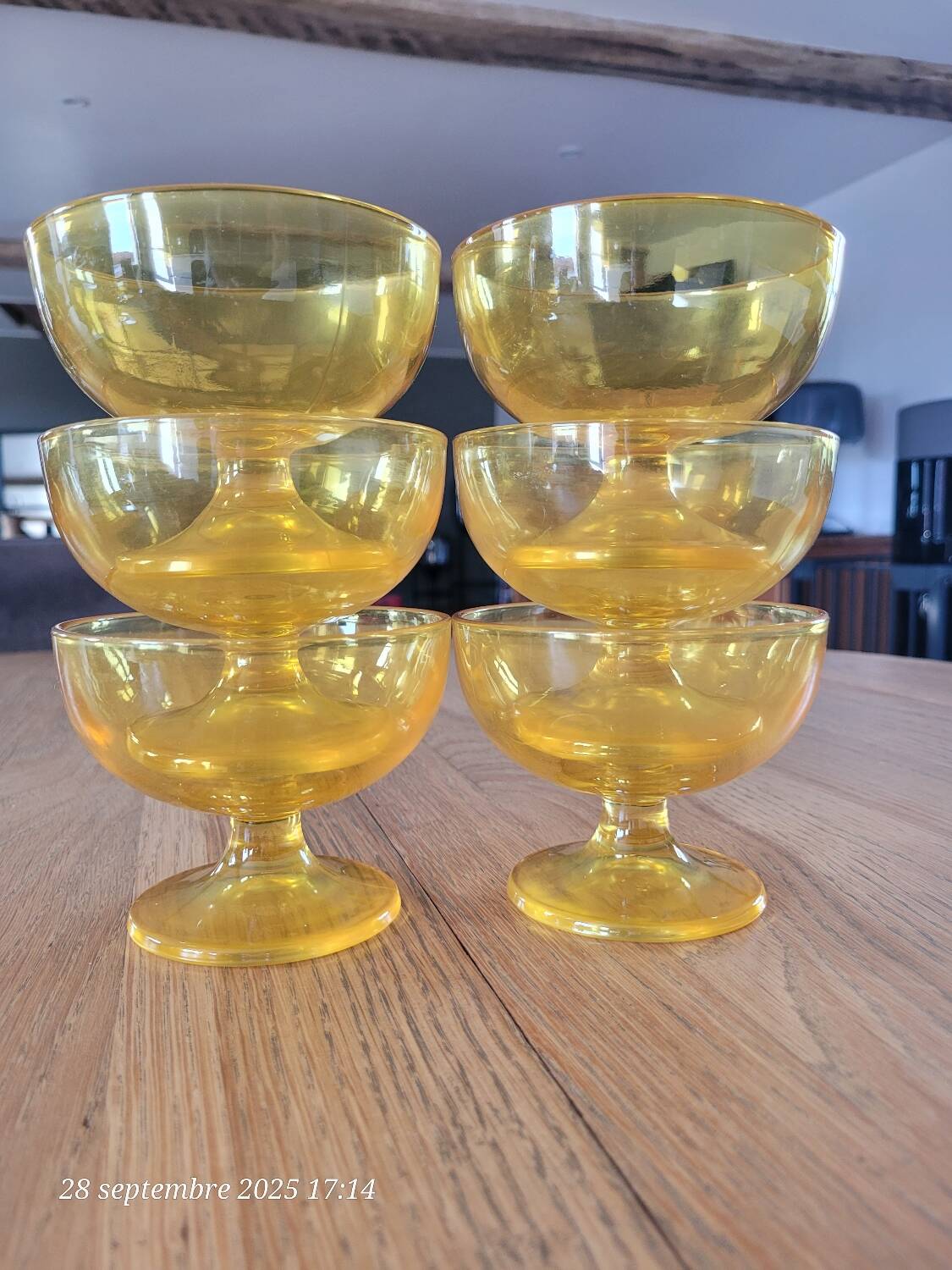 6 coupes à glace en verre jaune