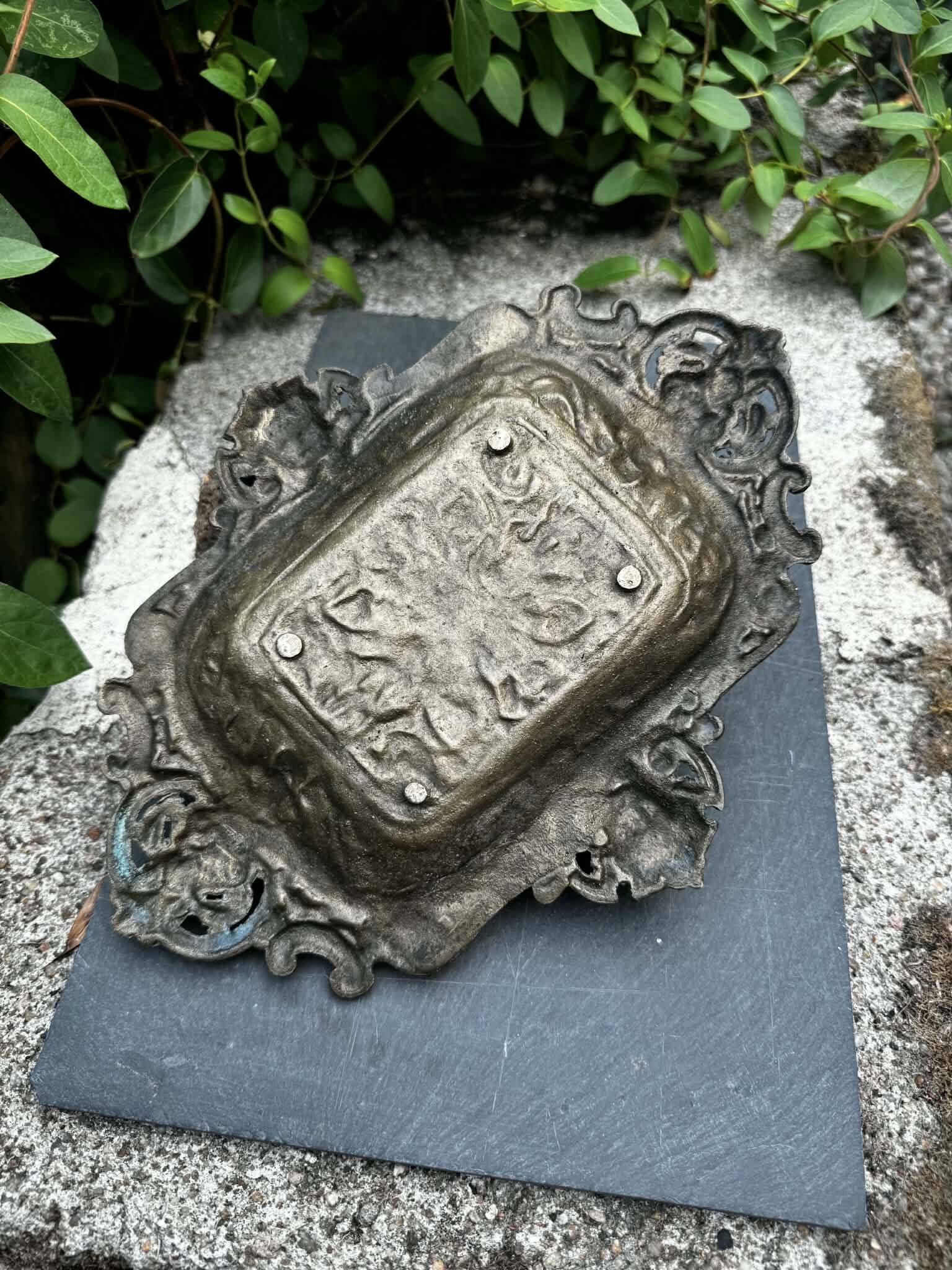 Large bronze Art Nouveau Jugendstil catchall tray