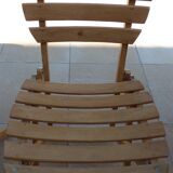 Table and 2 folding garden chairs in natural wood